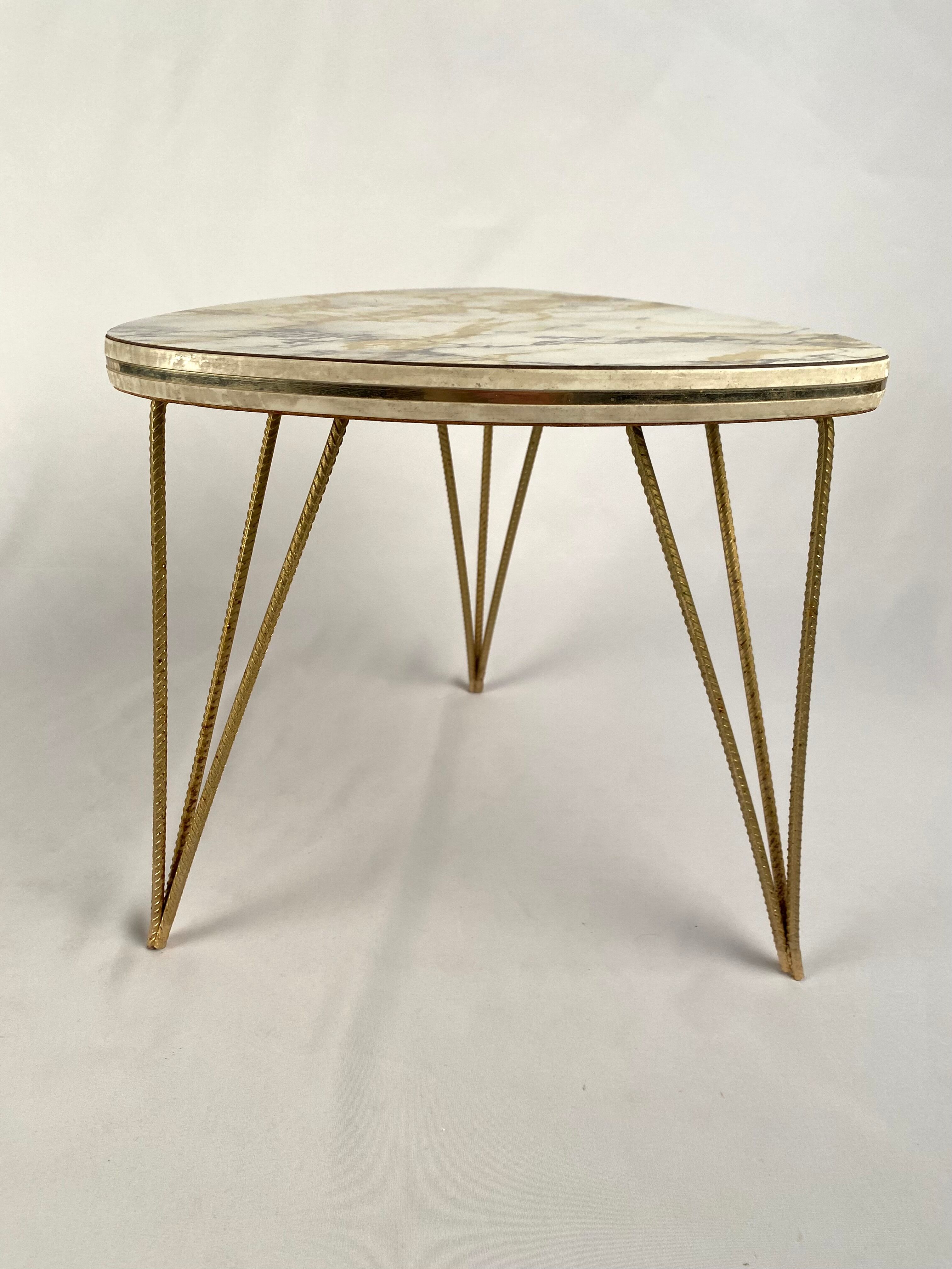 Formica tripod plant holder