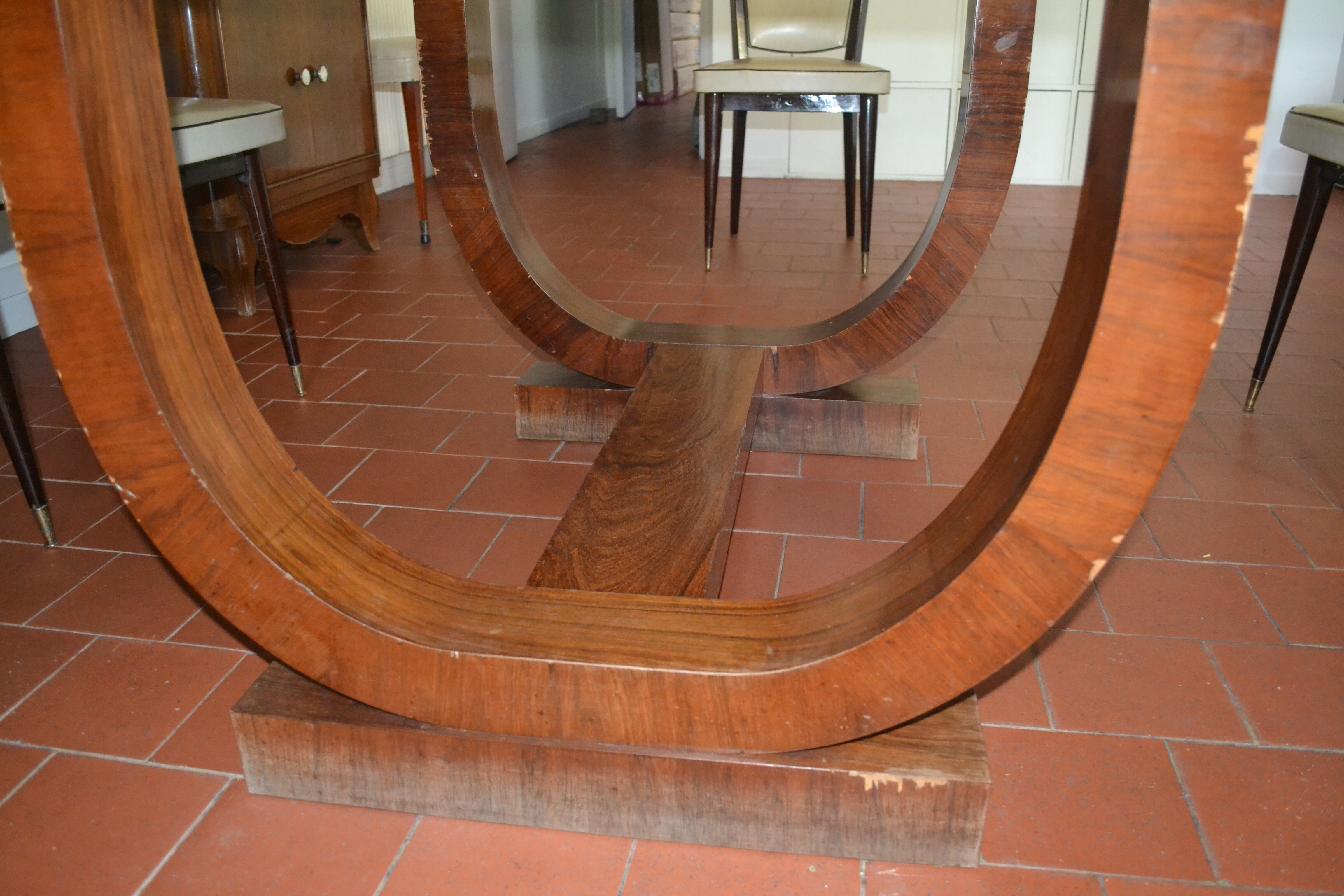 Table 40s in magnifying glass