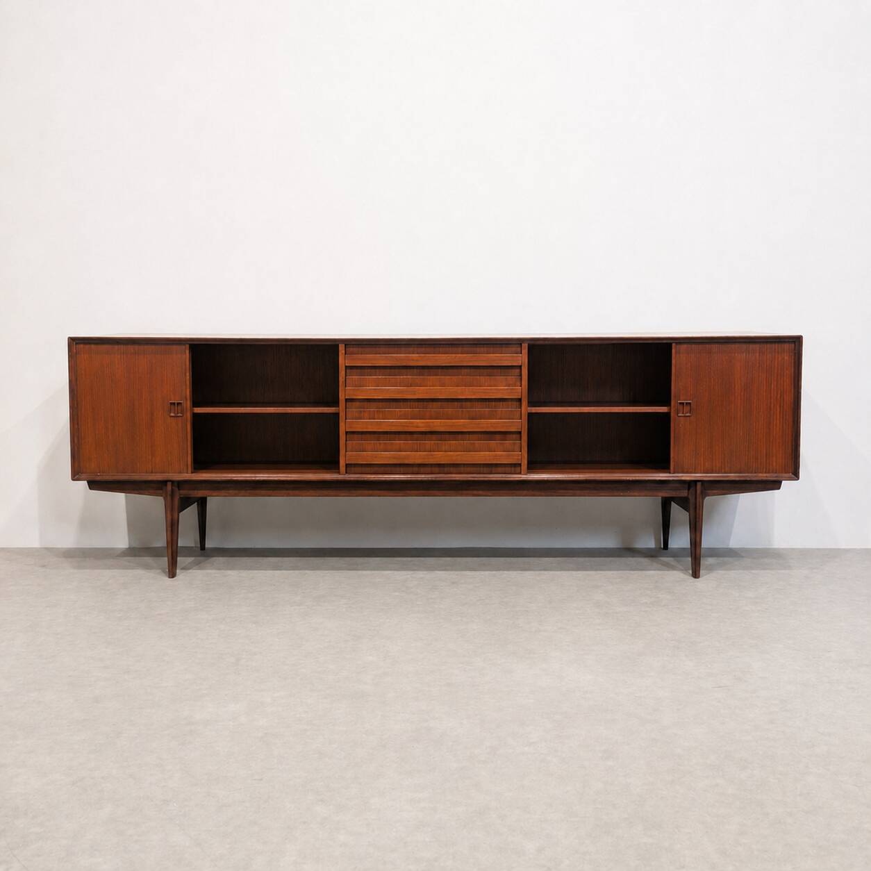 Vintage enfilade Oswald Vermaercke Paola in teak