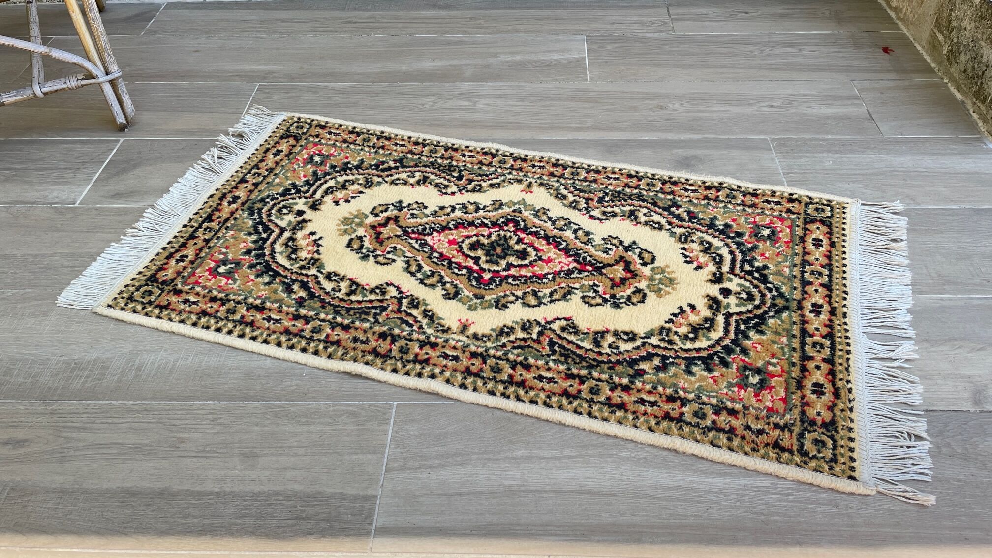 Beige mechanical carpet 80s