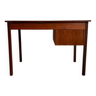 Bureau vintage avec coiffeuse