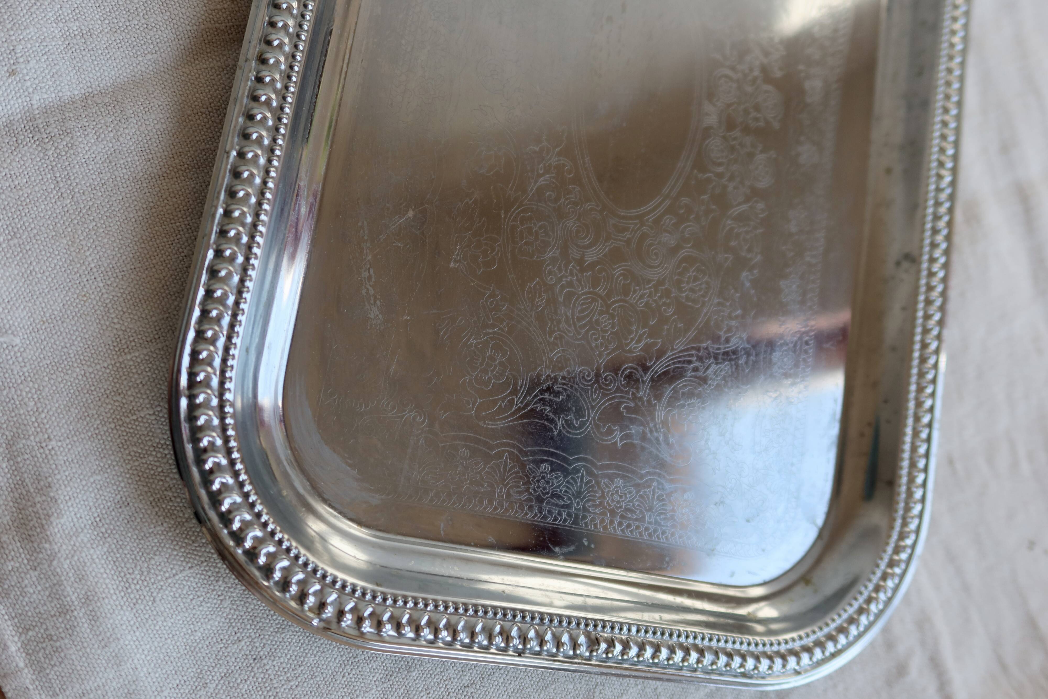 Vintage silver-plated serving tray – Engraved decoration