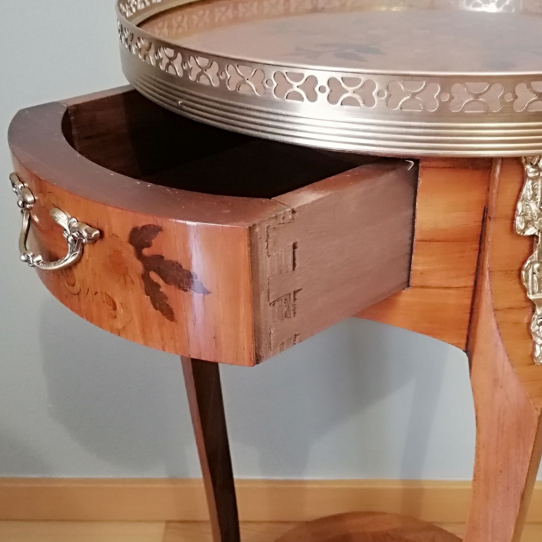 Pedestal table or harness in rosewood marquetry Louis XV style