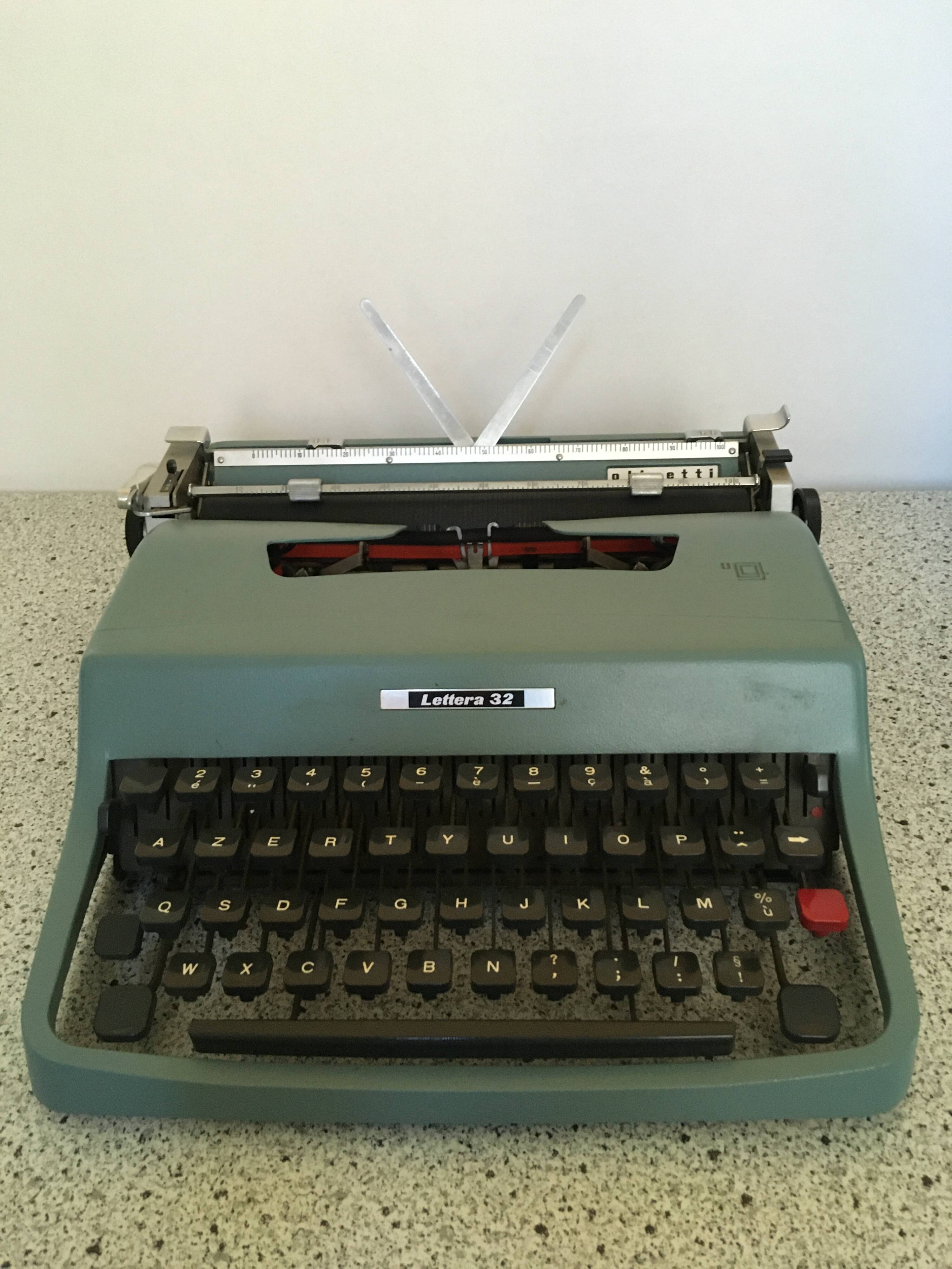 Olivetti Lettera 32 typewriter