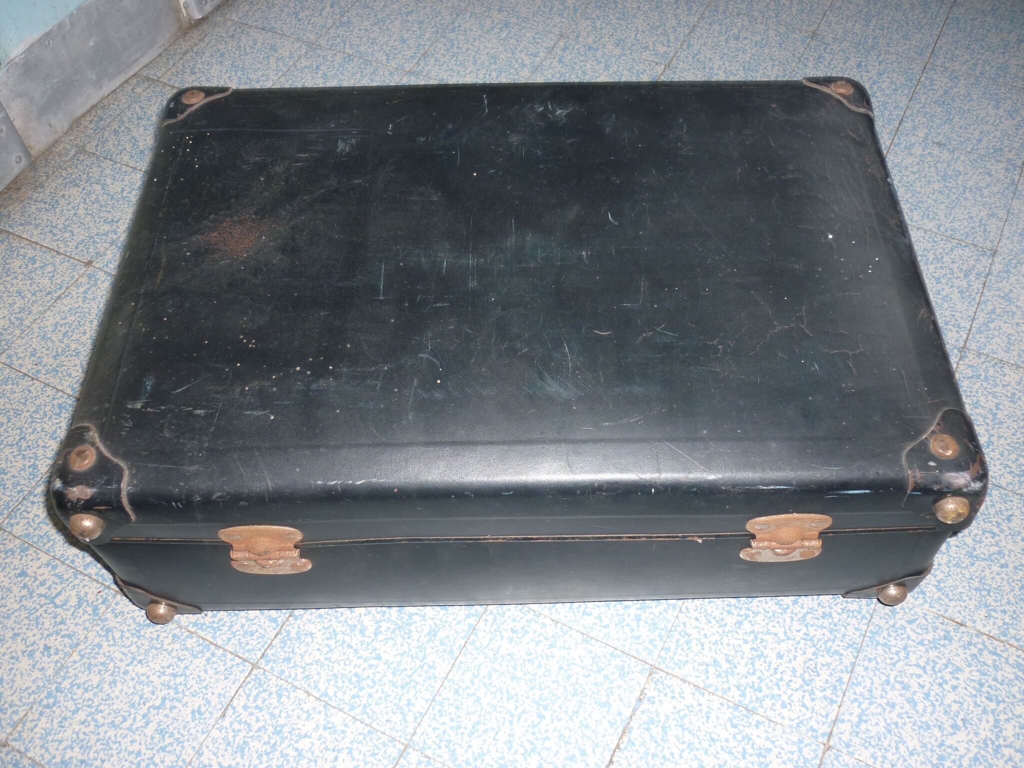 Black suitcase Imperia vulcanized fiber