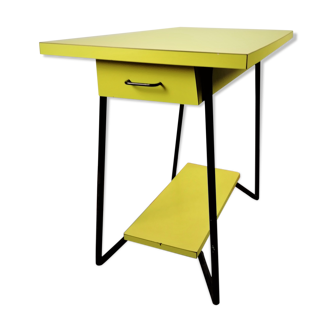 Table in formica