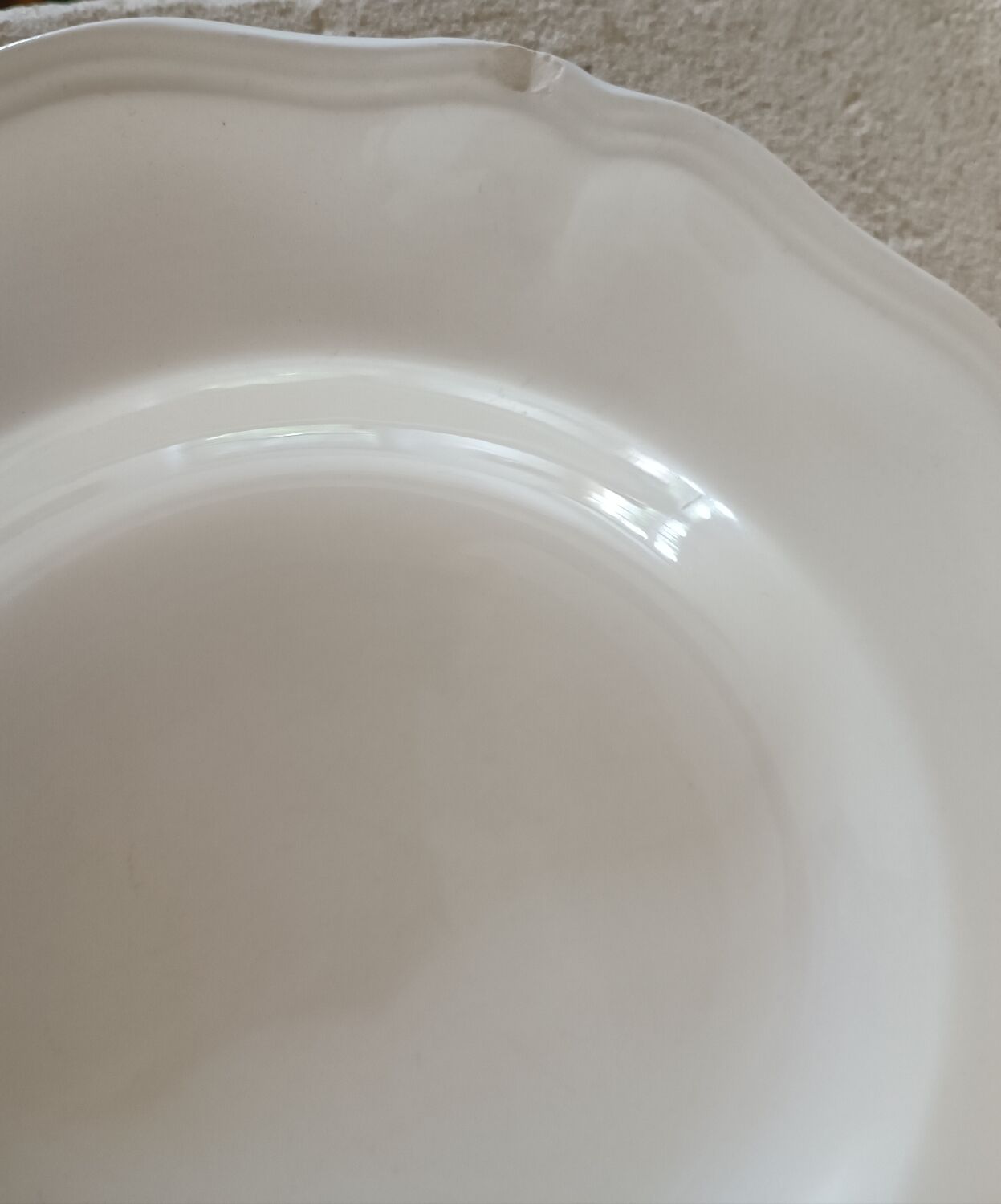 Set of 8 Sarreguemines ivory plates