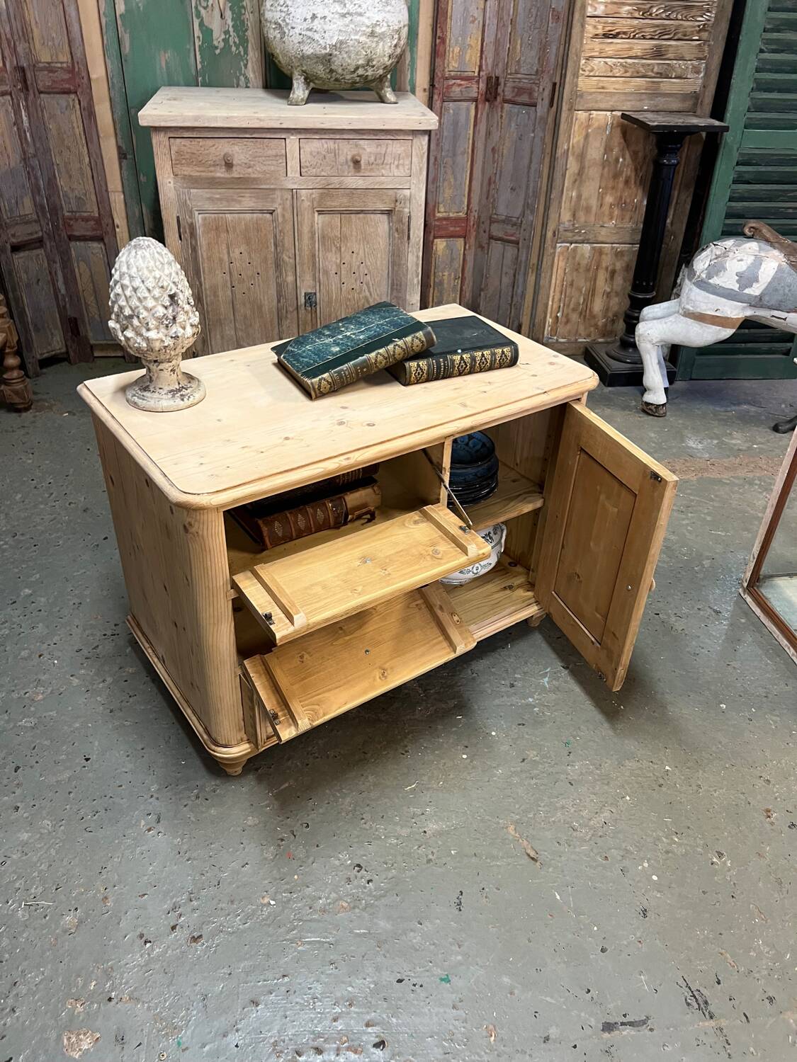 English style TV chest of drawers