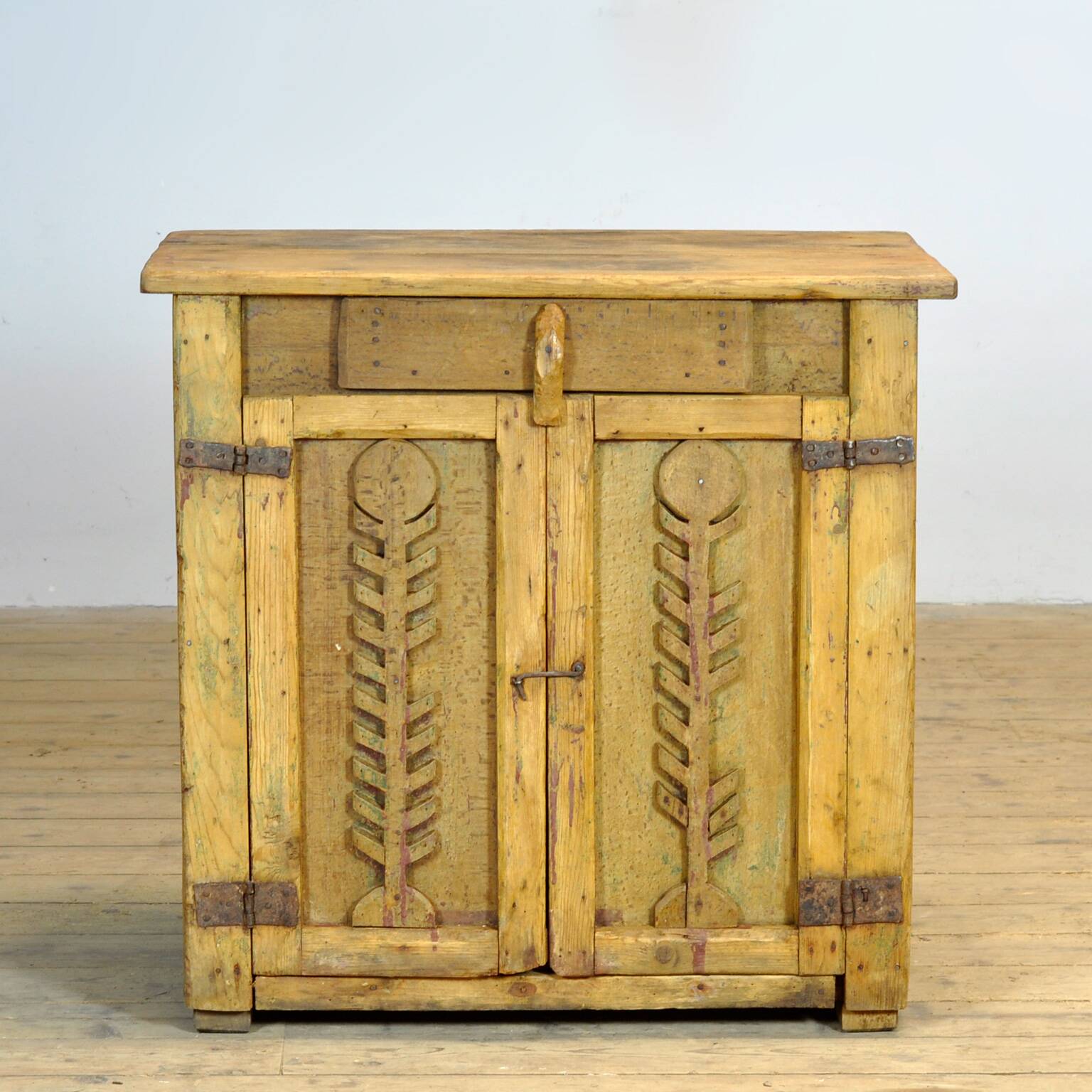 Cabinet d'art populaire, vers 1880