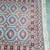 Old handmade wool oriental rug. 190 x 126cm