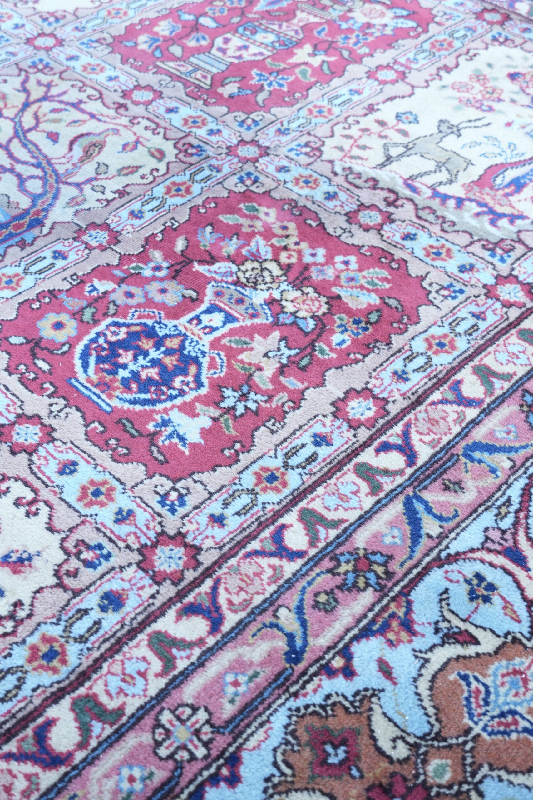 Tapis de style oriental avec des motifs élégants 397x304cm