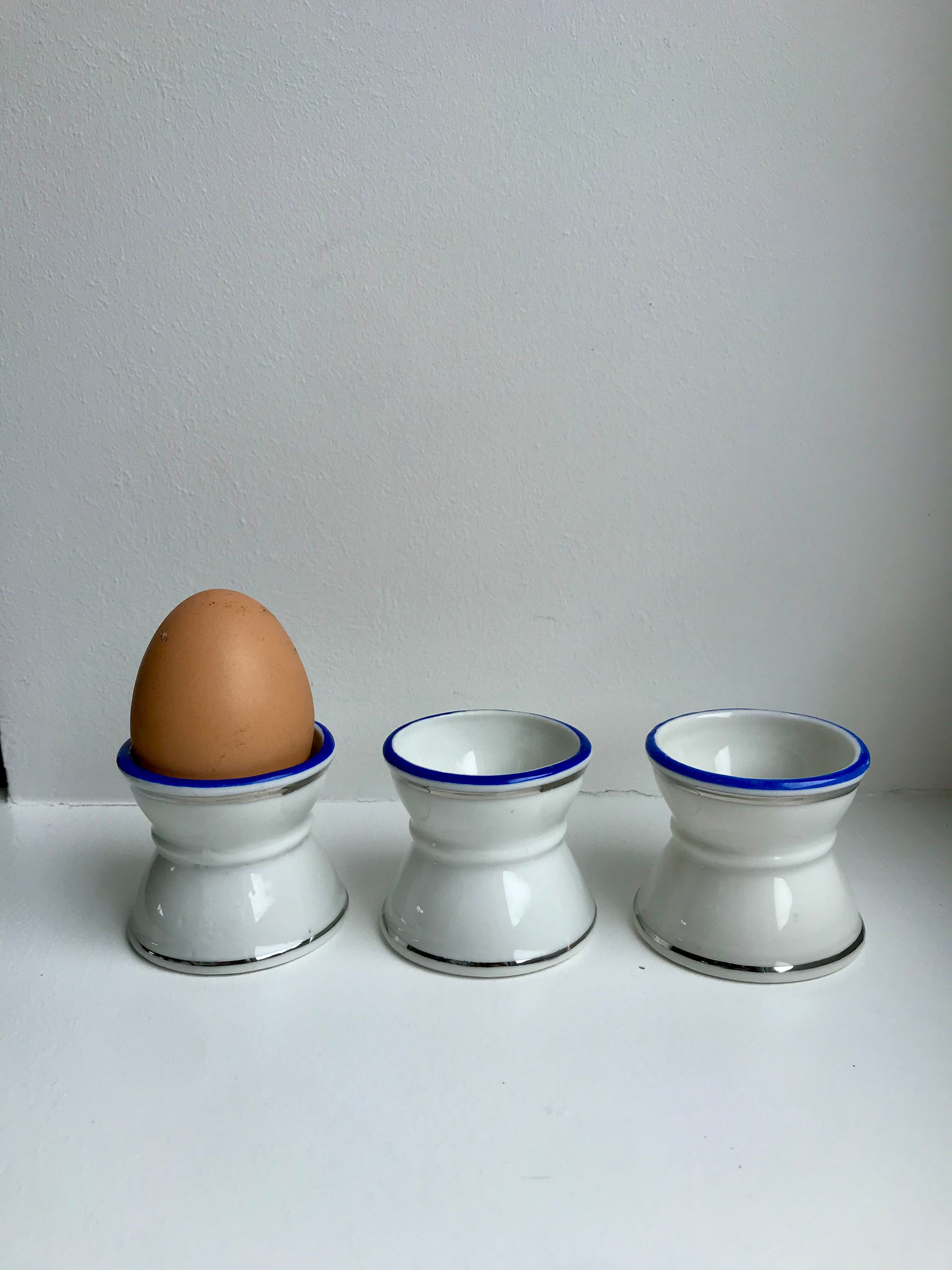 Trio of shells diabolo white edging silver and bright blue 50s