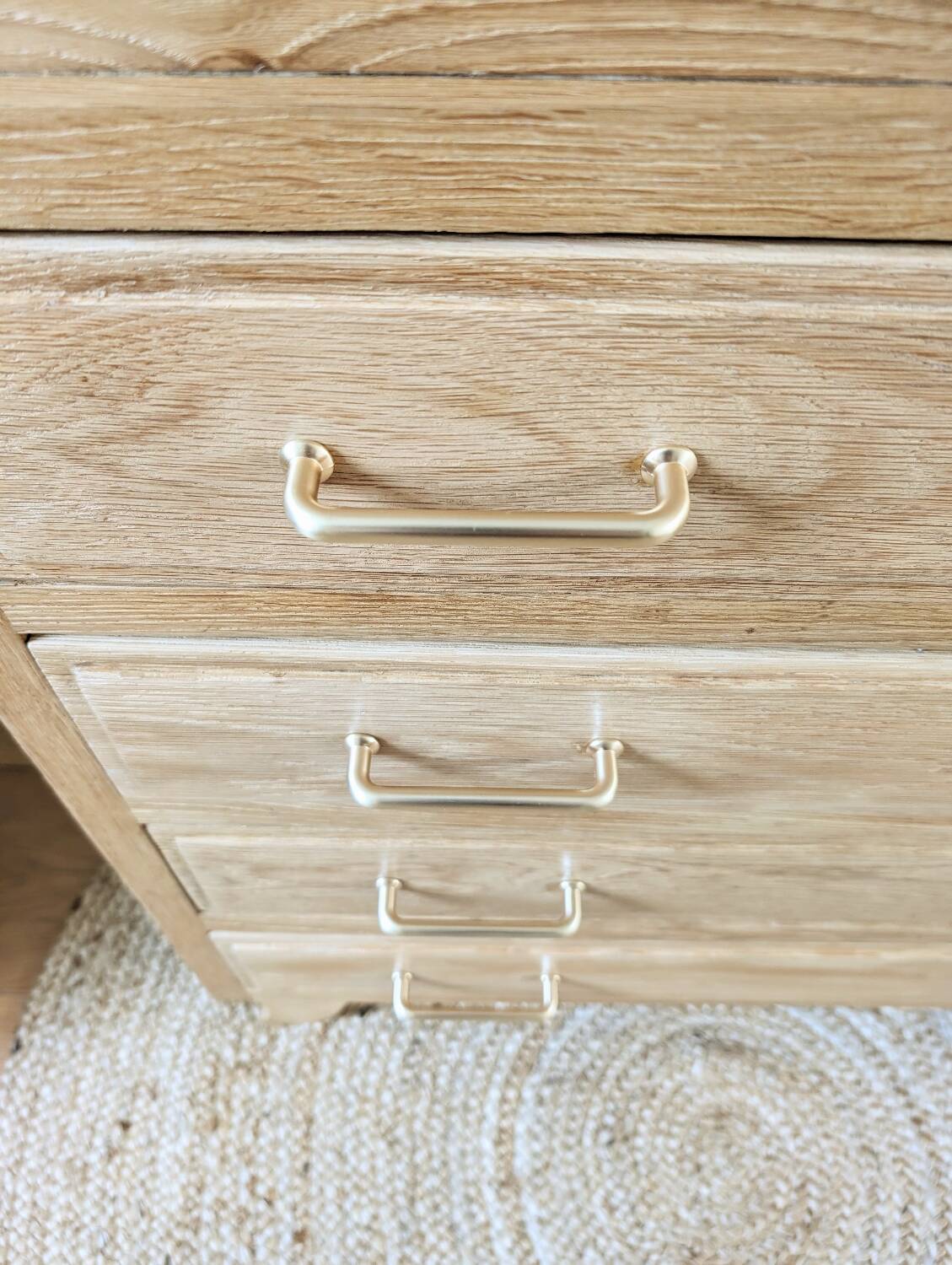 Retro chic oak chest of drawers with golden handles