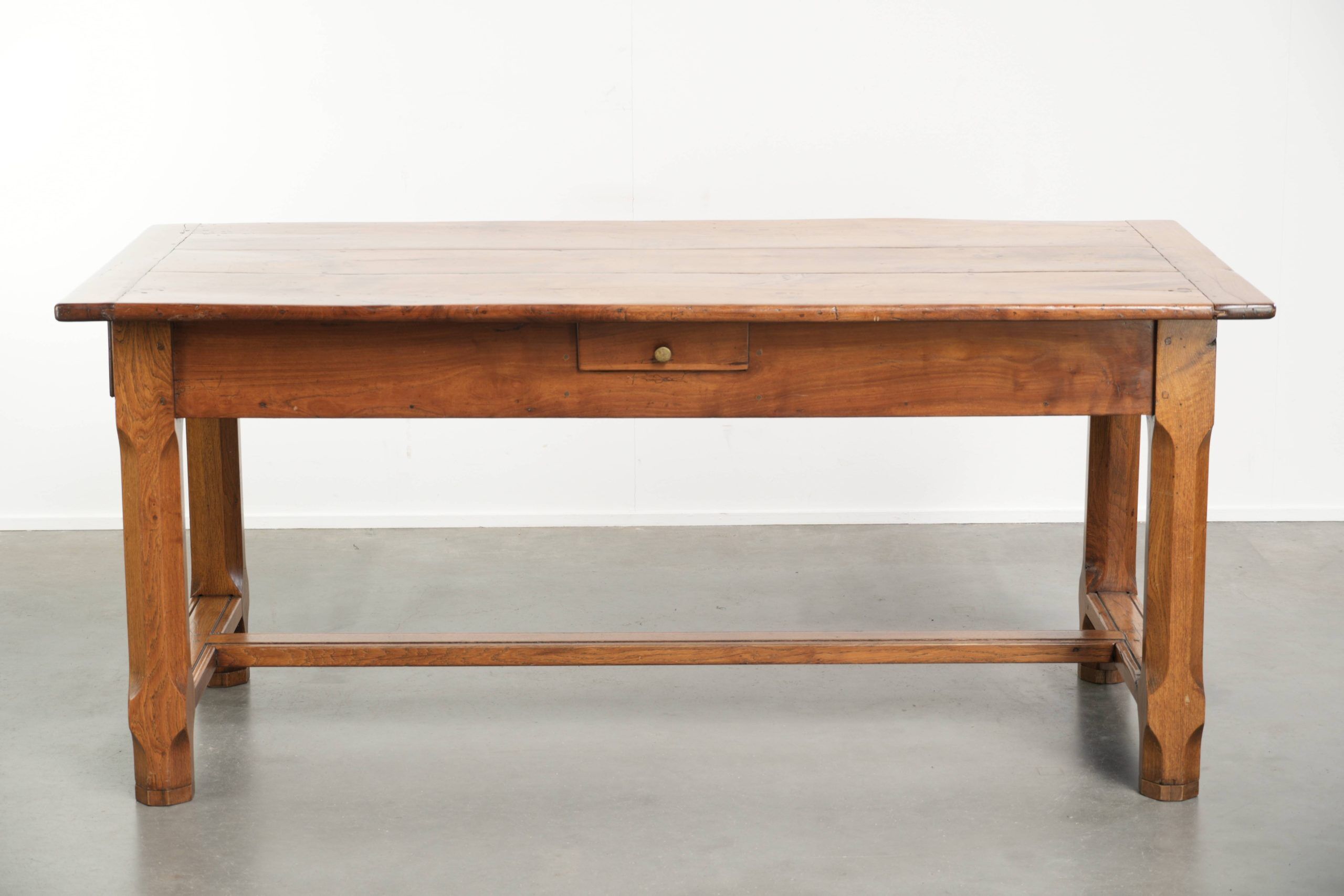 French dining table from the 18th century with a fruitwood top and oak base