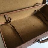 Suitcase of leather with labels of palaces