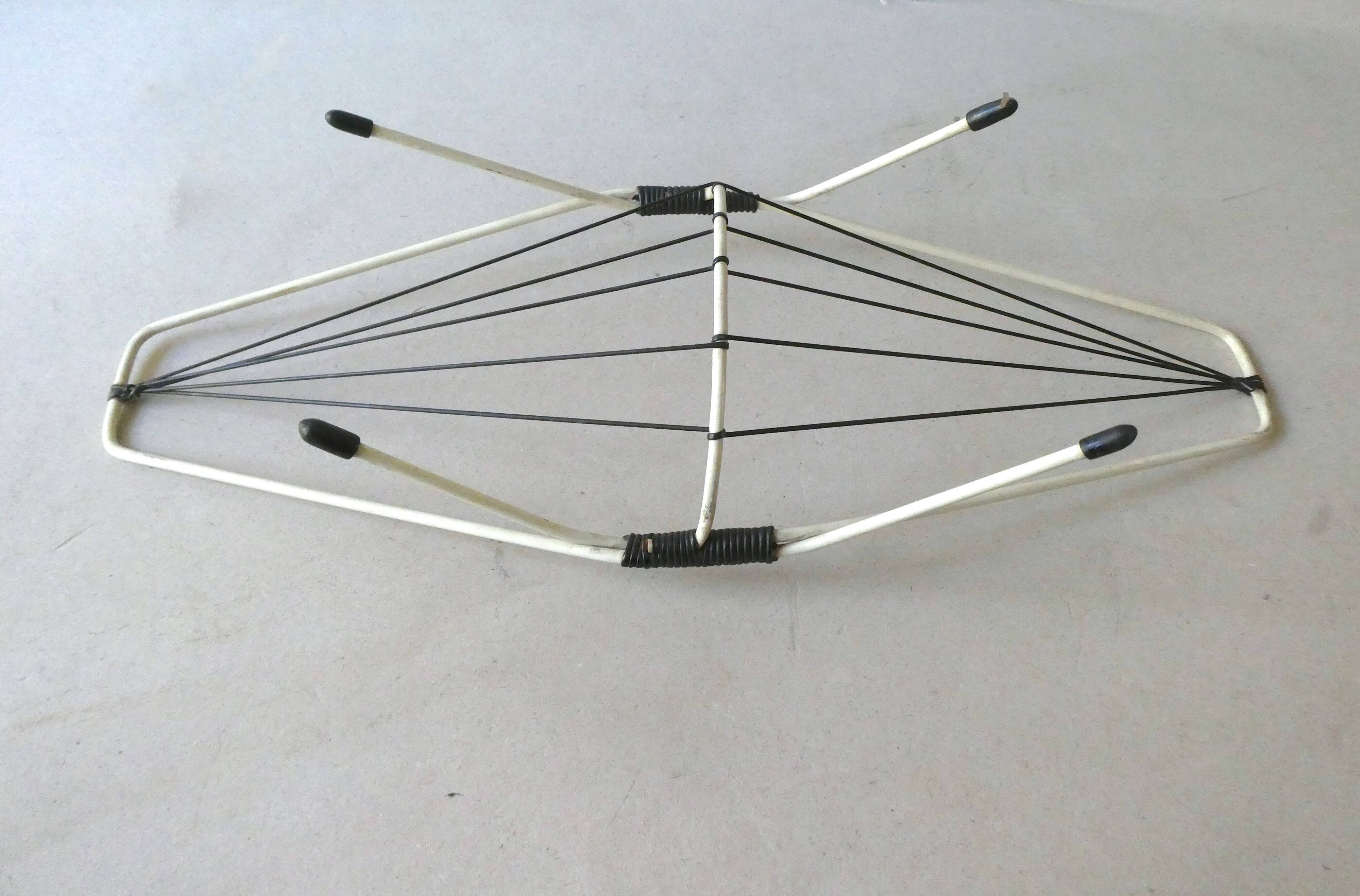Metal fruit basket and scoubidou from the 50s
