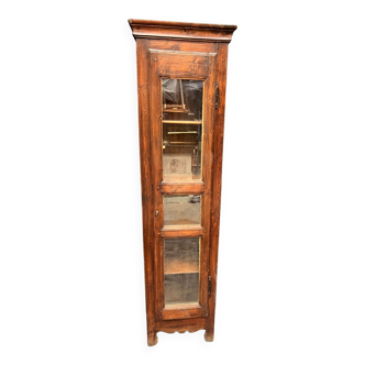 Vitrine étroite ancienne en bois