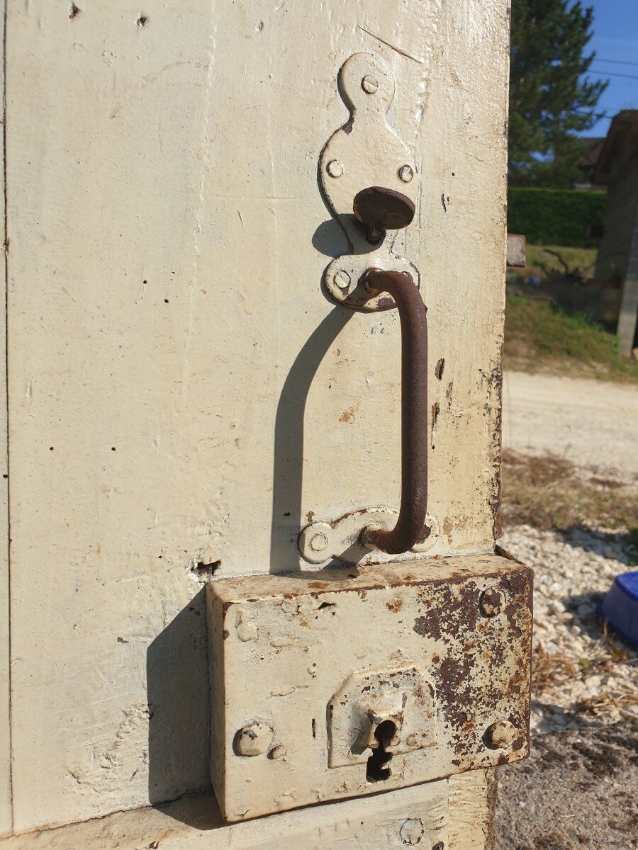 Cellar door, barn or attic with traditional whistle struts - early 20th century