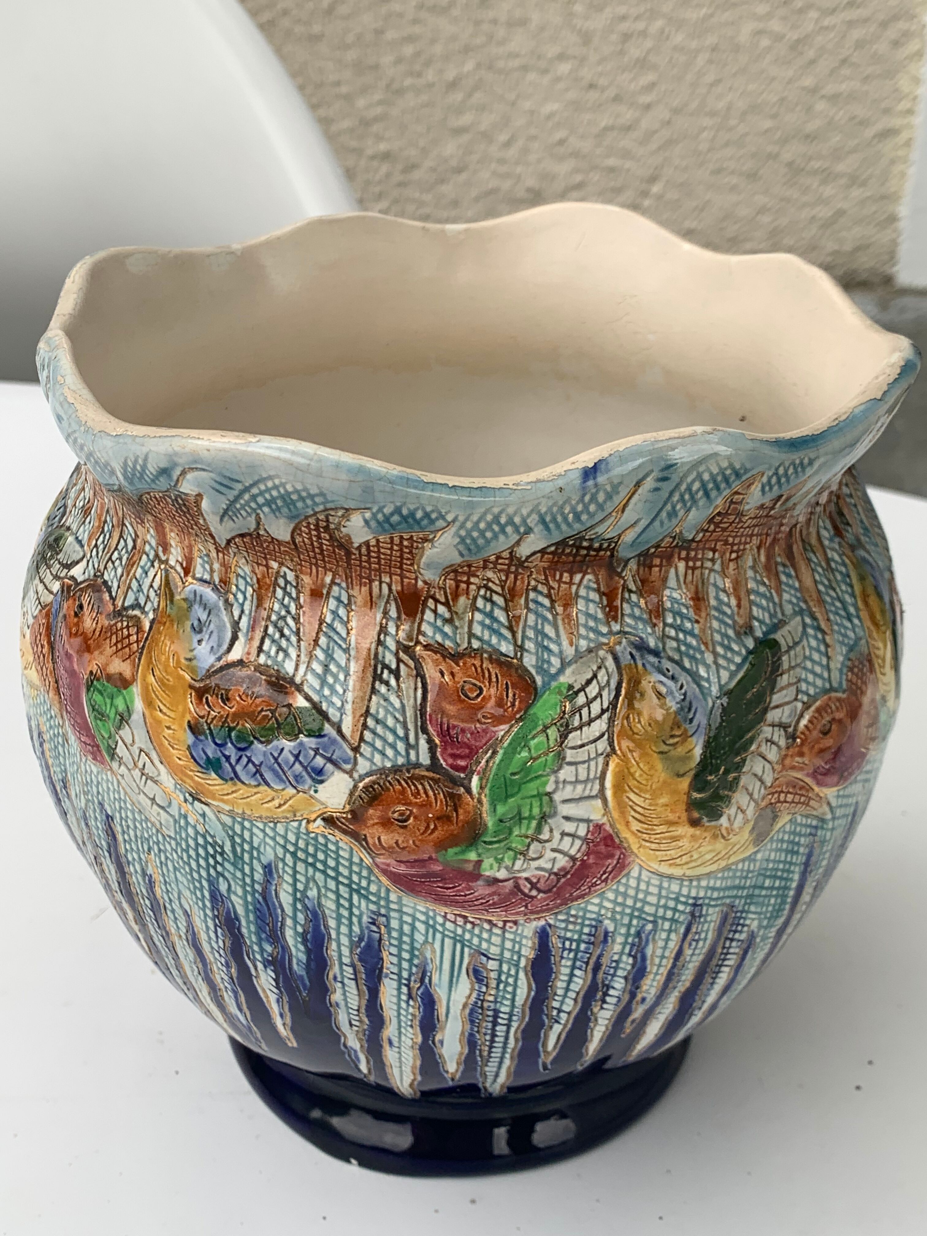 Art deco pot cache birds in old glazed ceramic