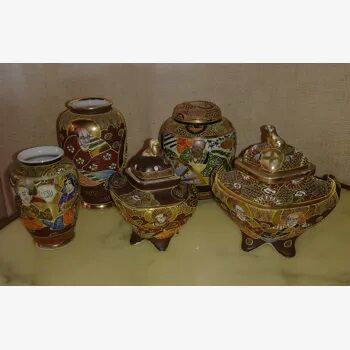Lot de cinq miniatures en céramique japonaise