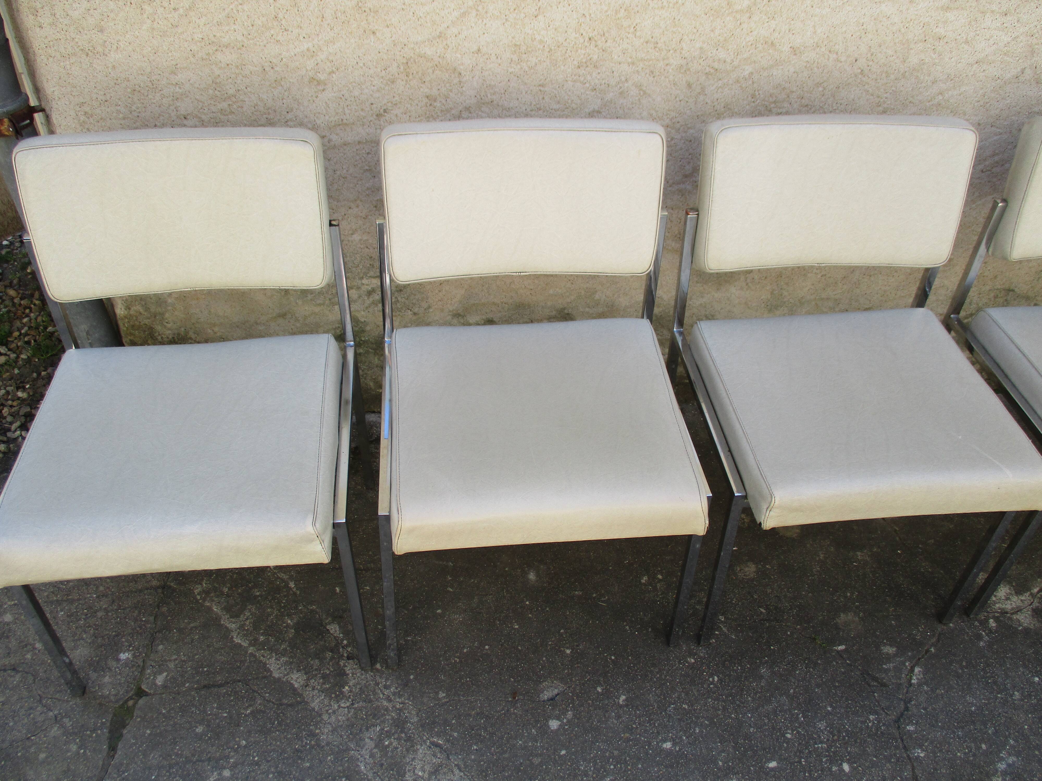 Lot of 10 chairs Strafor 70s