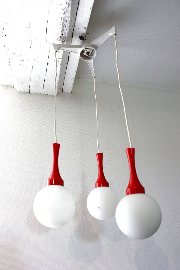 Plafonnier cascade suspension vintage space age boule opaline année 70 par