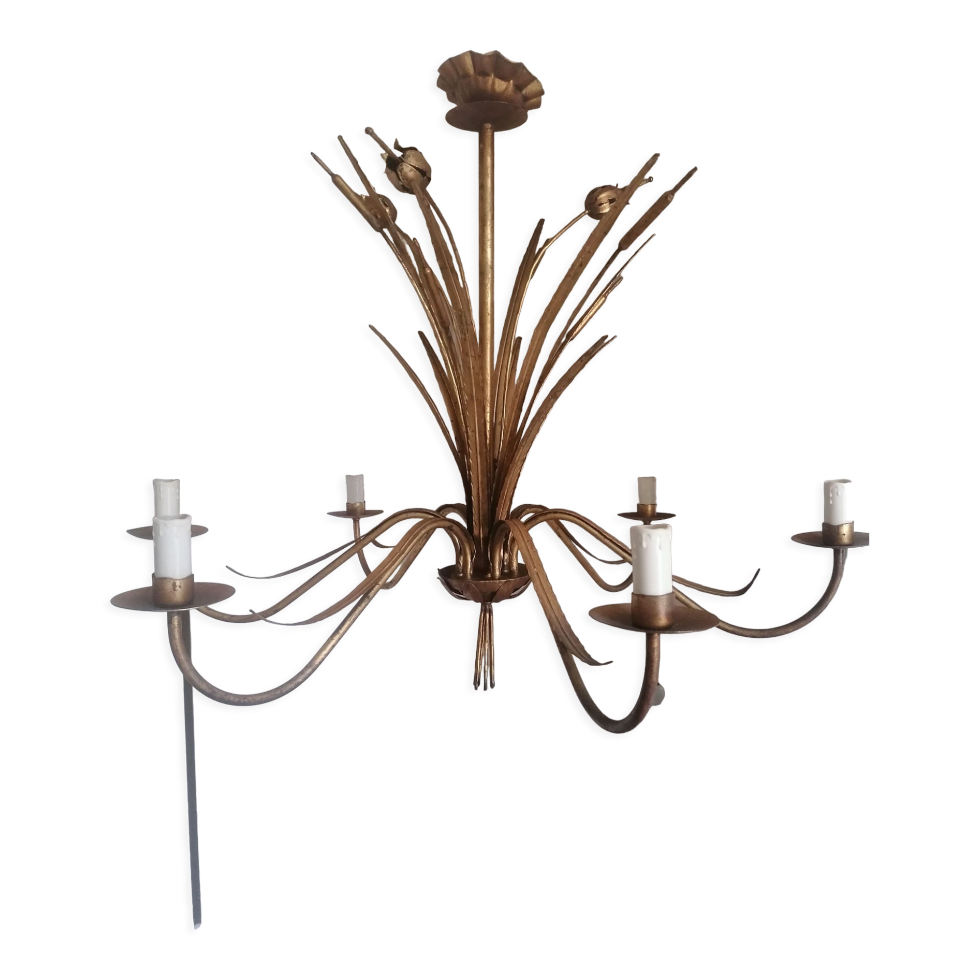 Gilded metal chandelier decorated with reeds and flowers
