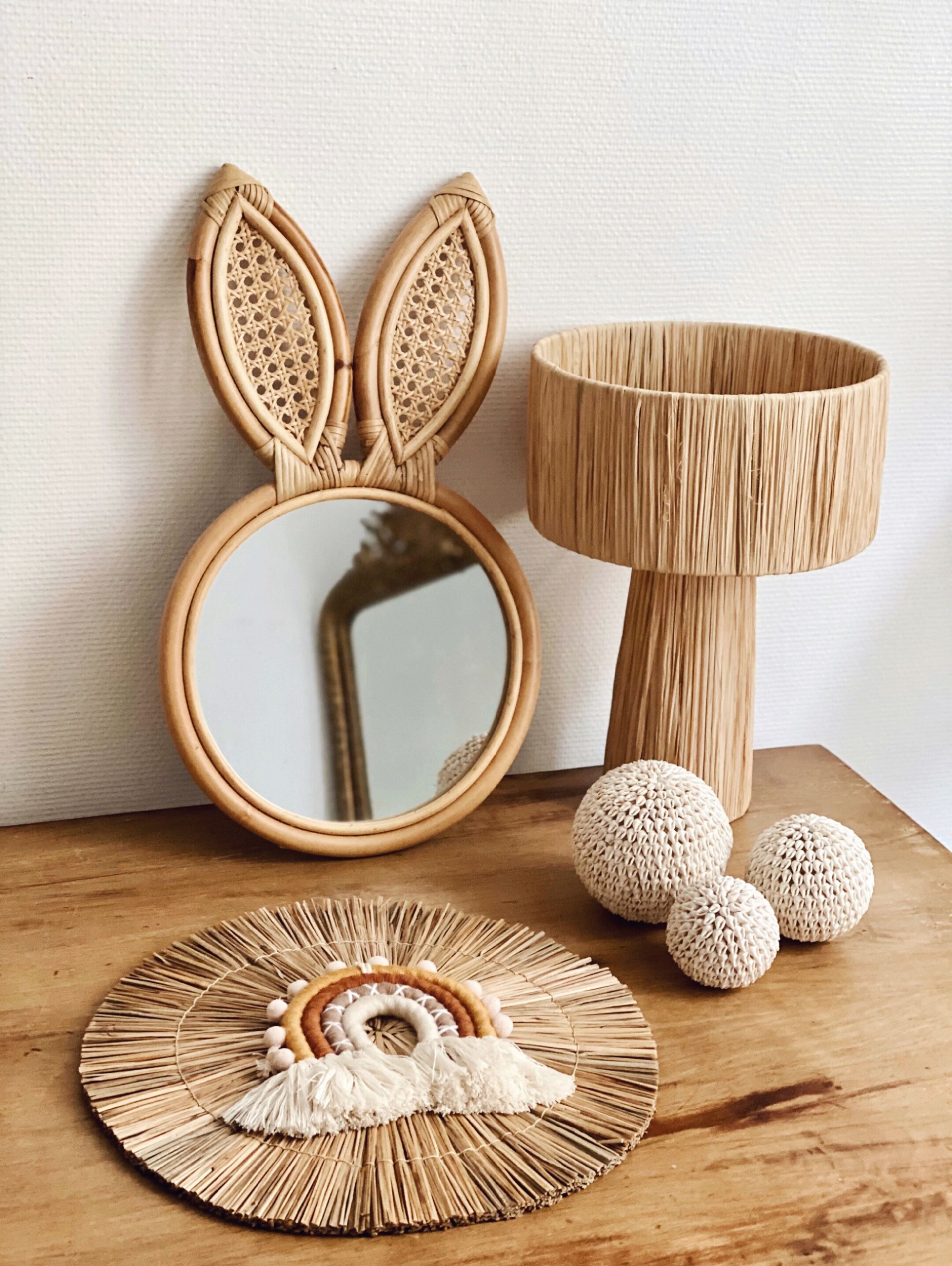 Minimalist raffia-sized bedside lamp