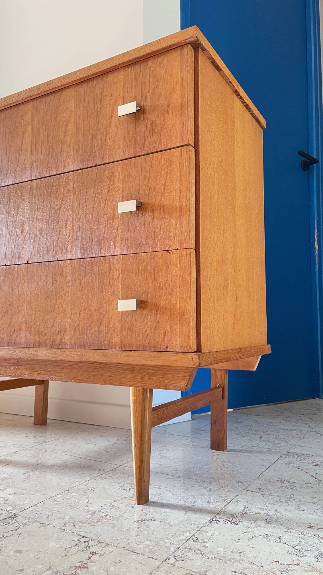 Vintage design geometric chest