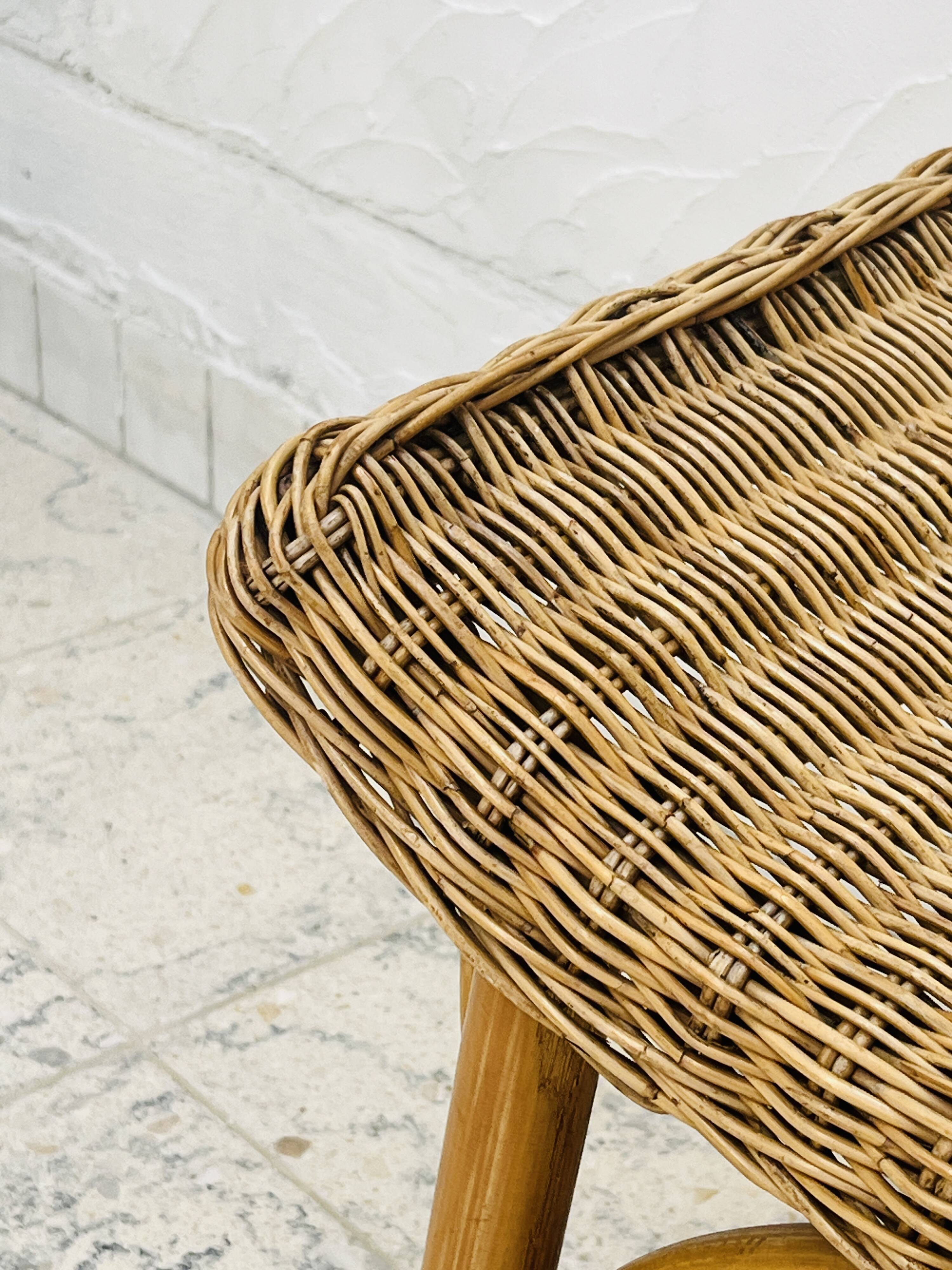 Vintage curved stool in rattan and bamboo