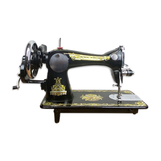 Singer - old sewing machine - black lacquer with golden patterns - very decorative