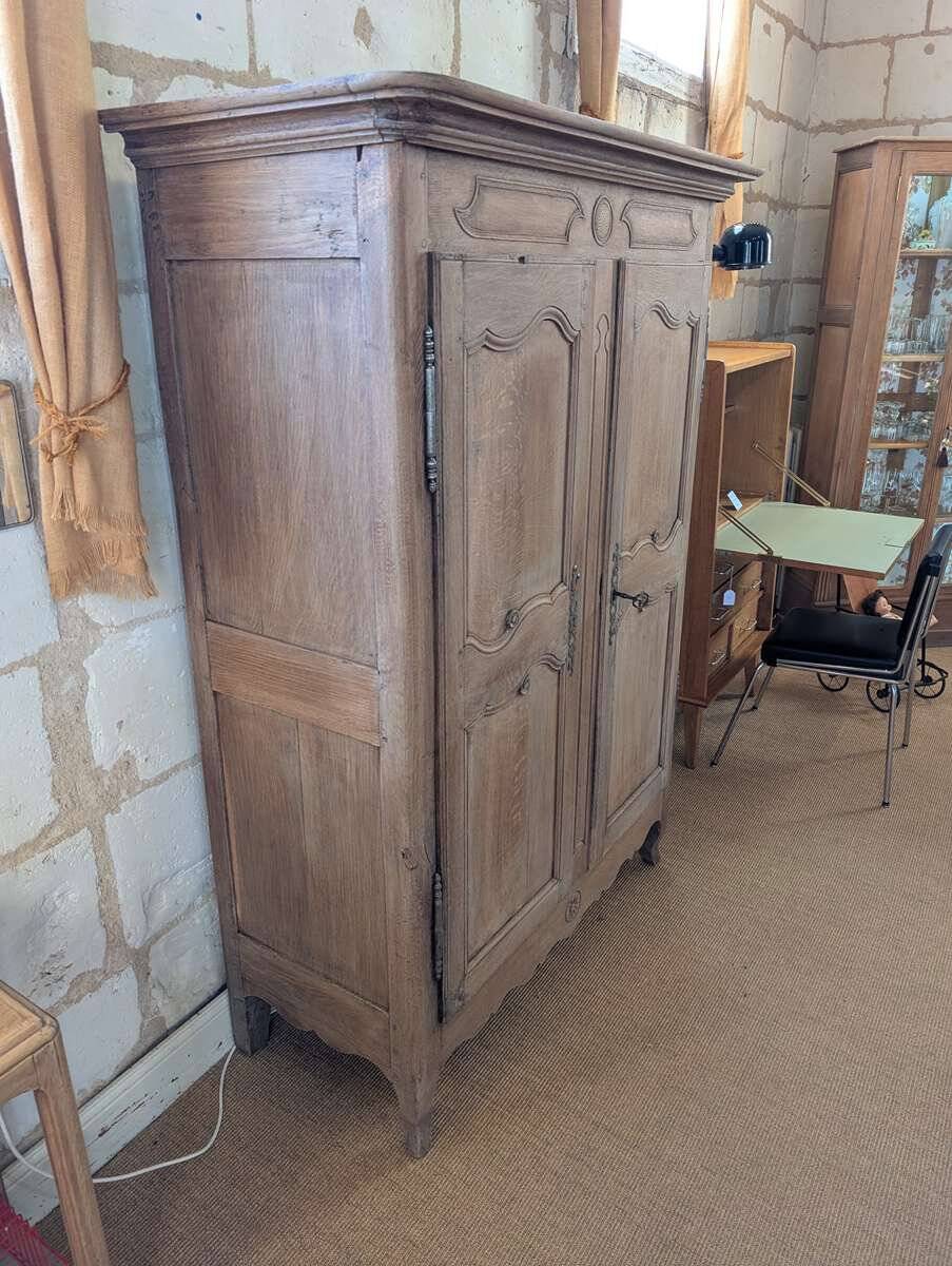 Old Angevin Bassette wardrobe