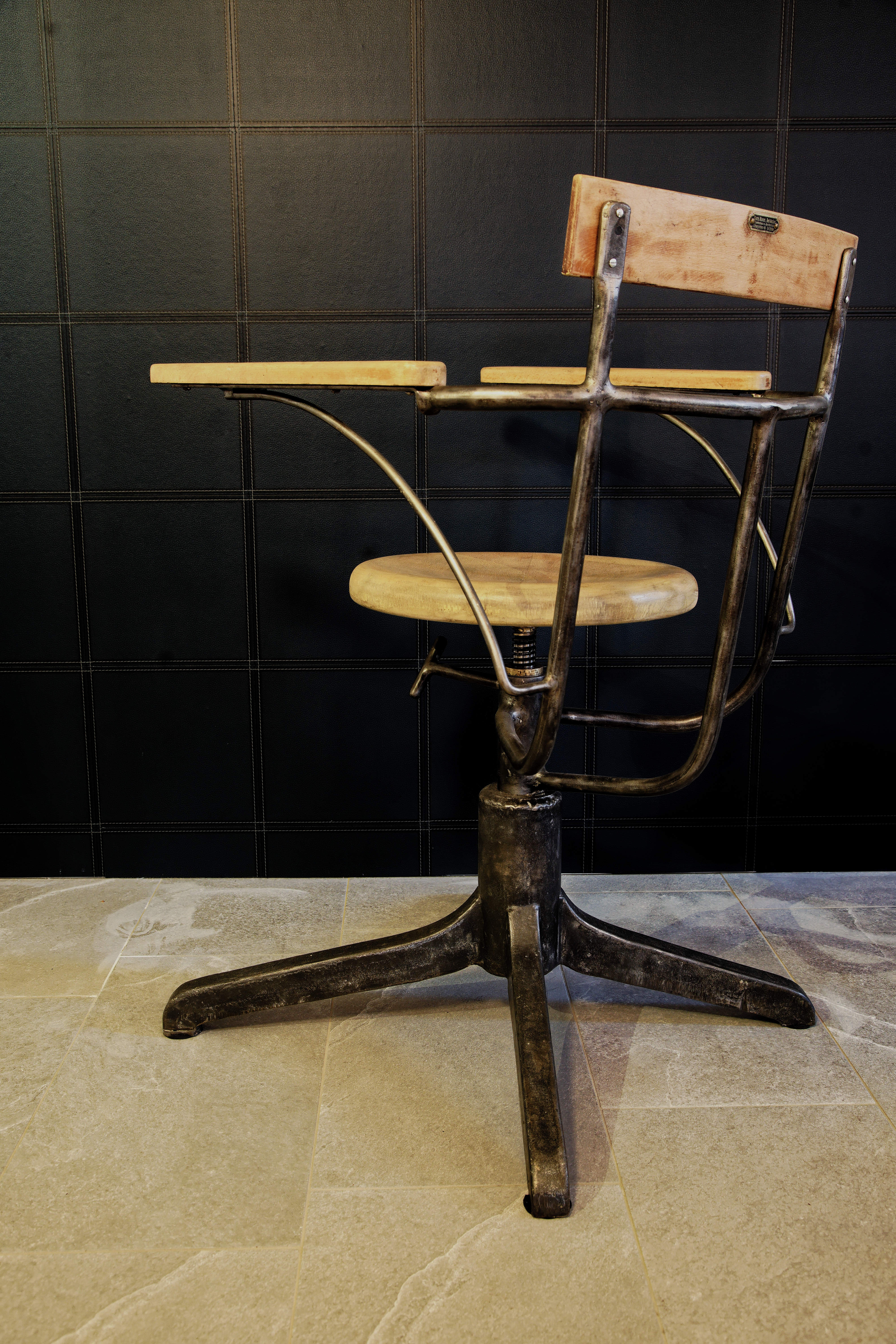 Antiker Behandlungsstuhl 30er chair