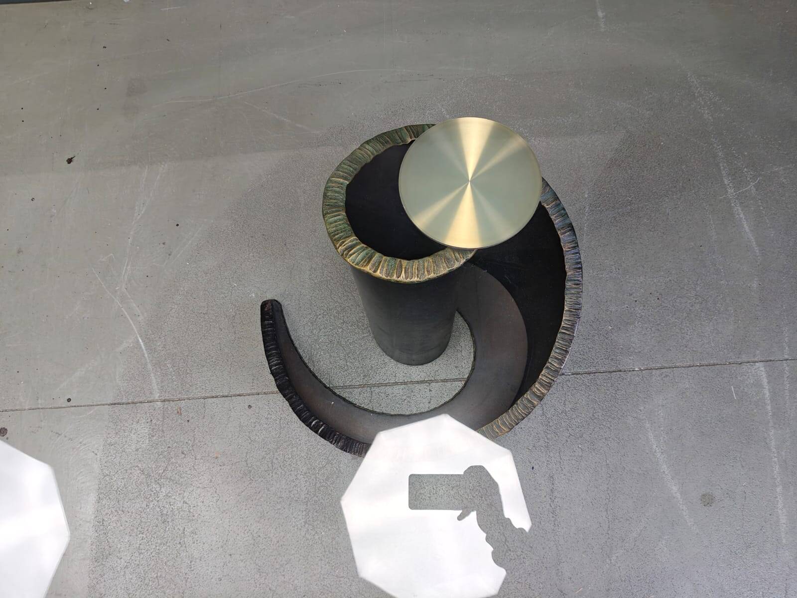 Table de salle à manger en verre et bronze de style brutaliste des années 1990, signée Barilone pour Roche B