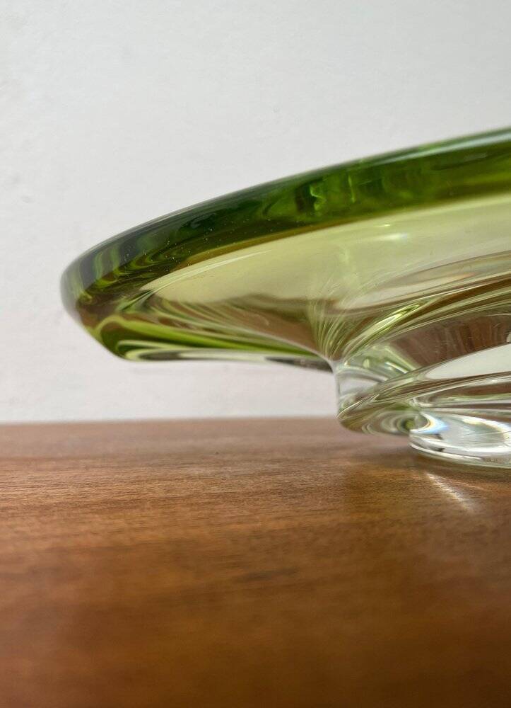 Mid-century modern crystal fruit bowl by Rene Delvenne for Val Saint Lambert, Belgium, 1960s.