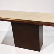 Console minimaliste en travertin et métal patiné — années 70