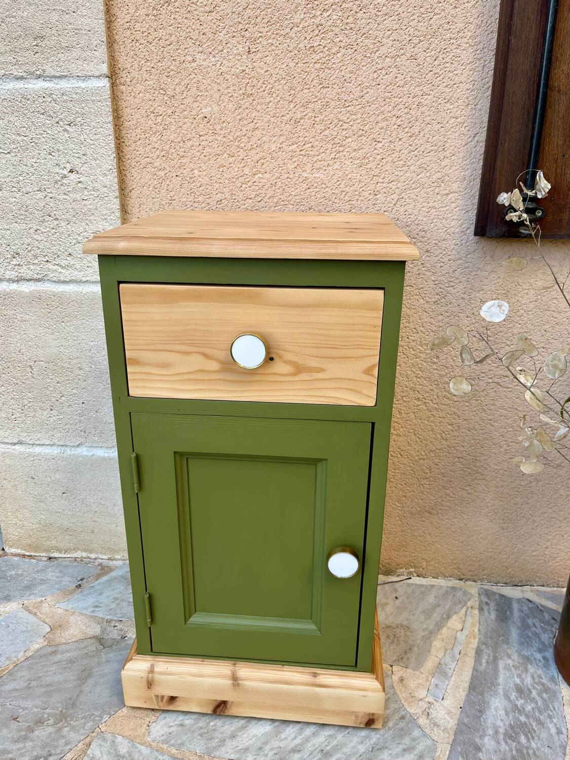 Pine bedside table with a green and raw wood makeover