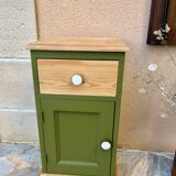 Pine bedside table with a green and raw wood makeover