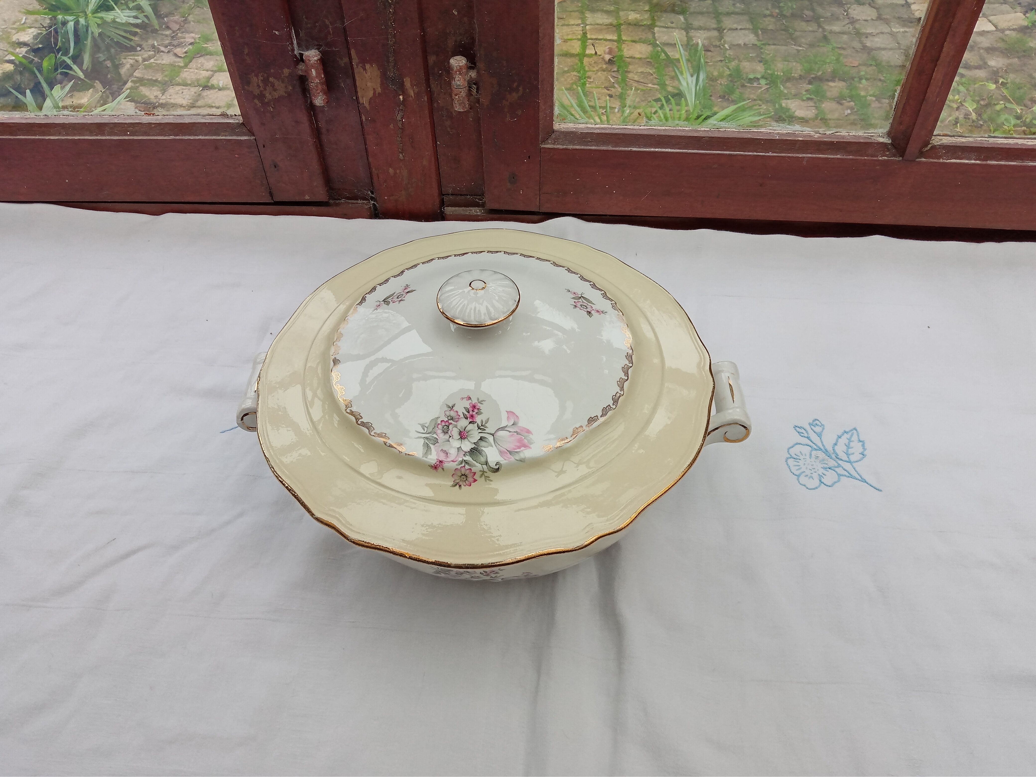 Salad bowl / Soupière L'Amandinoise