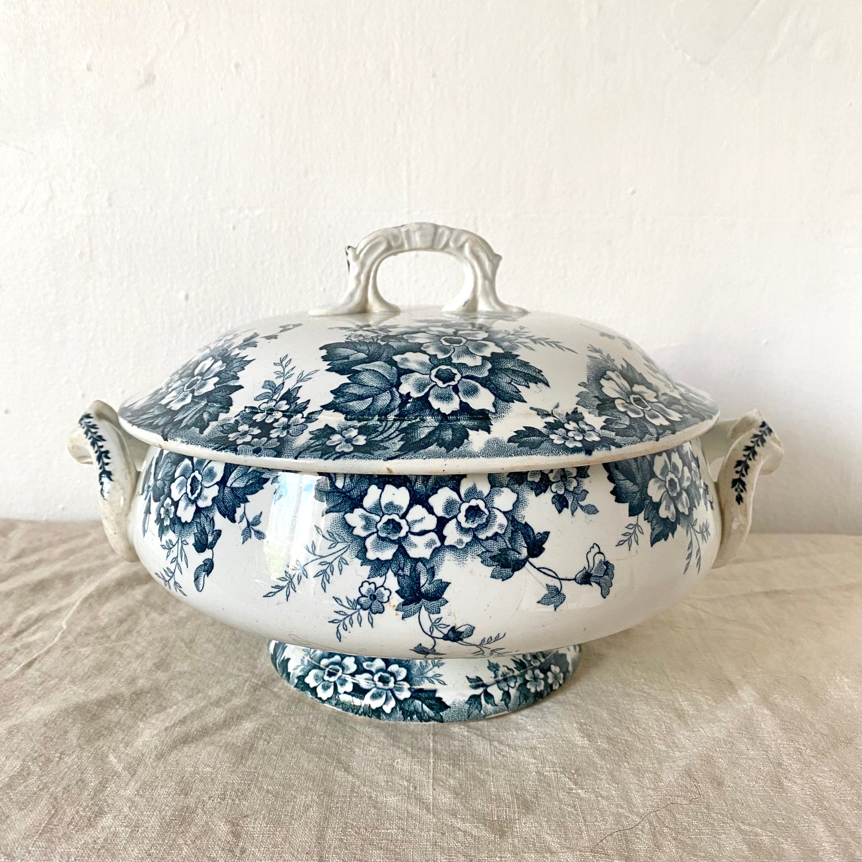 Old soup tureen Saint Amand 1920