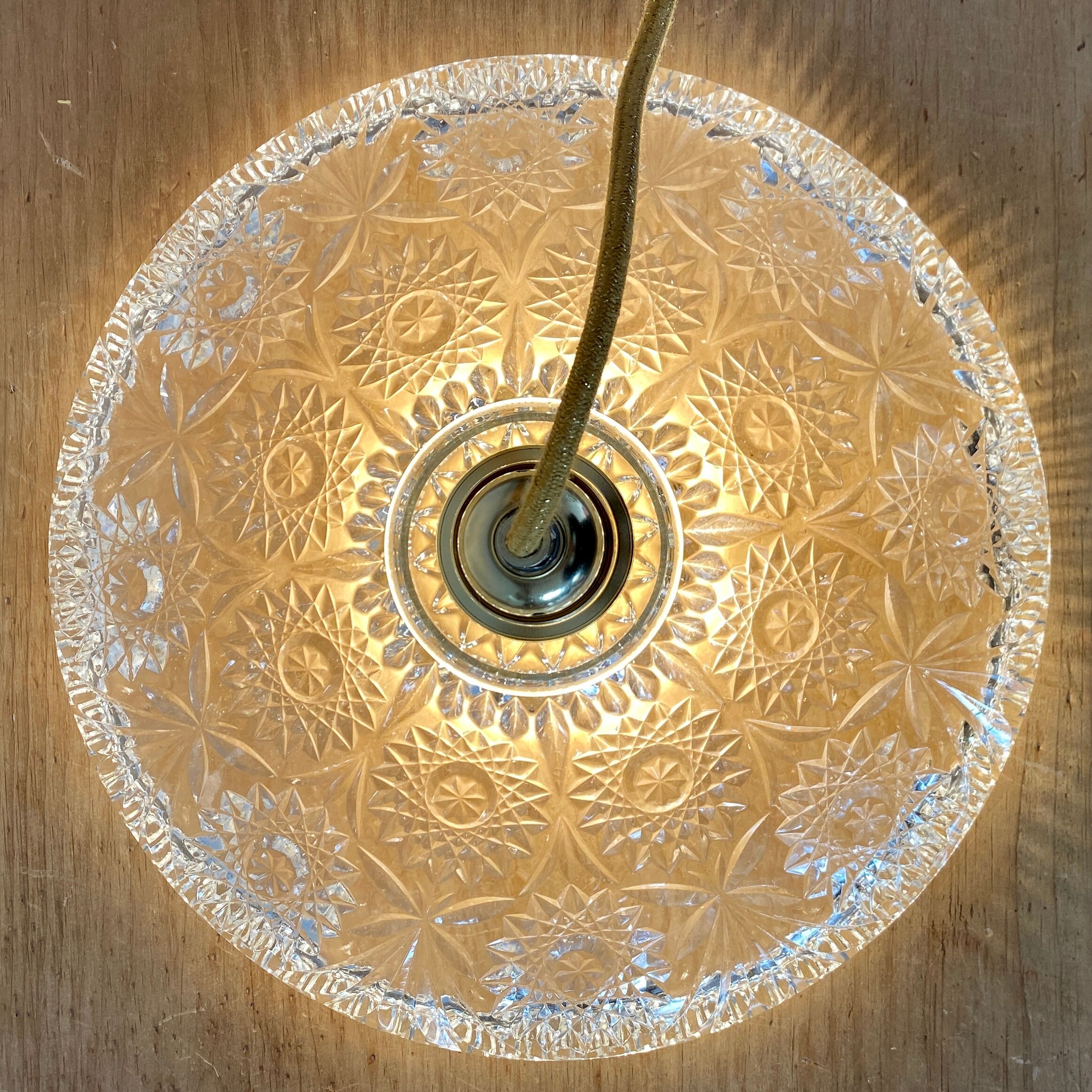 Suspension abat-jour vintage en verre ciselé