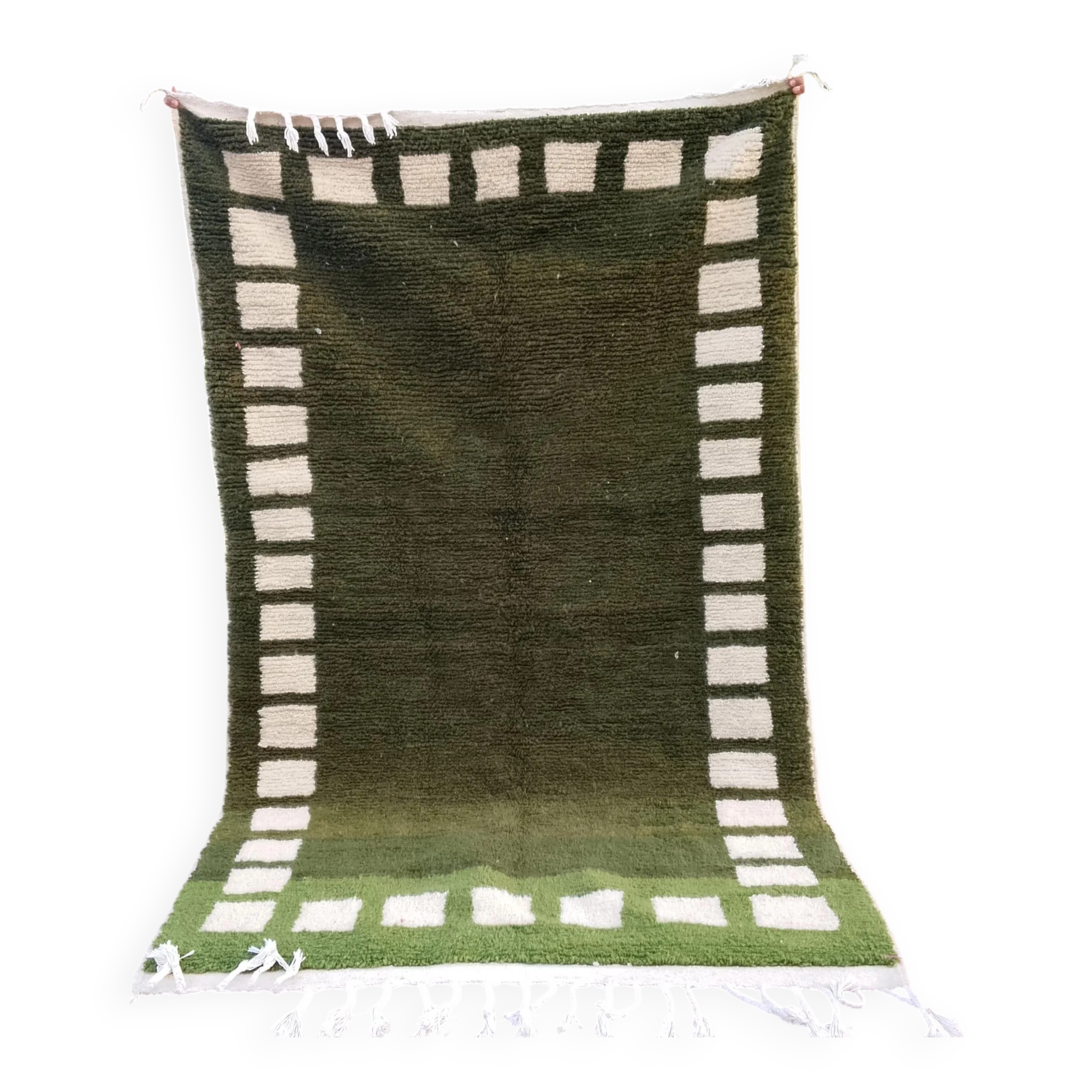 Handwoven Moroccan rug, natural wool, 250cm x 150cm, elegant decoration.