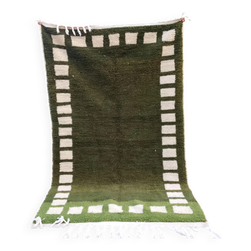 Handwoven Moroccan rug, natural wool, 250cm x 150cm, elegant decoration.