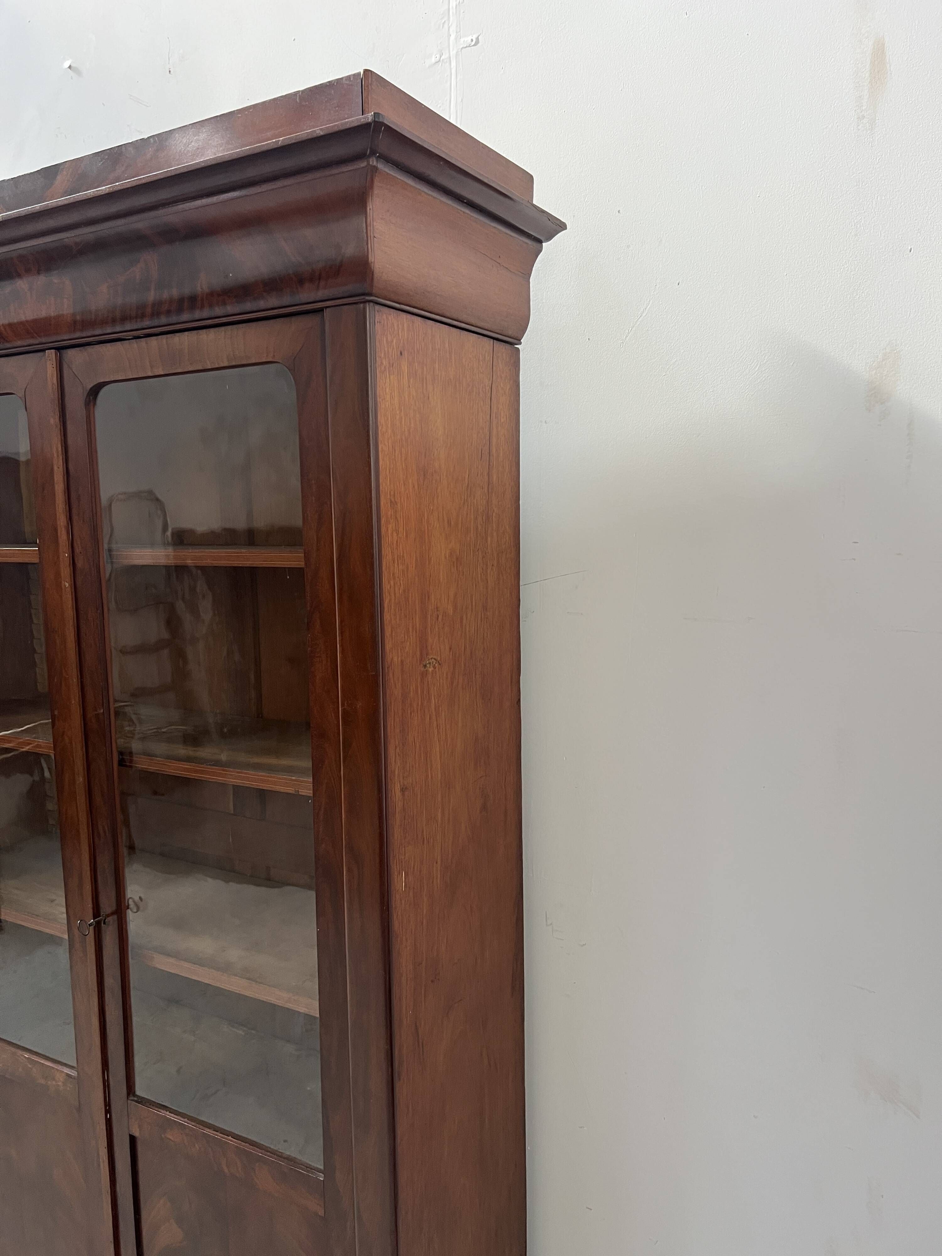 Bibliothèque Louis Philippe en acajou et placage d'acajou XIX siècle