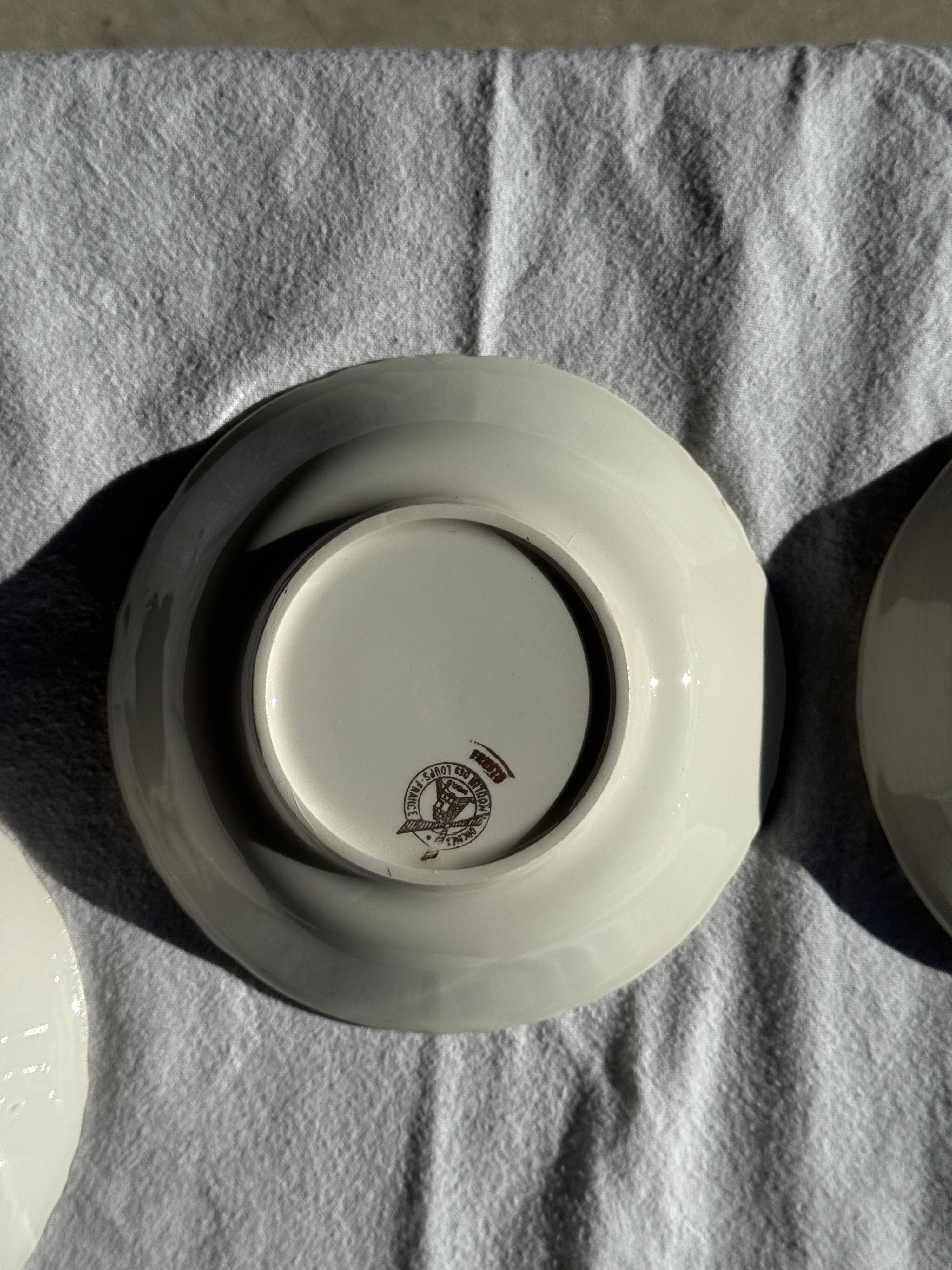 Vintage fruit salad service consisting of a bowl and 7 small dishes.