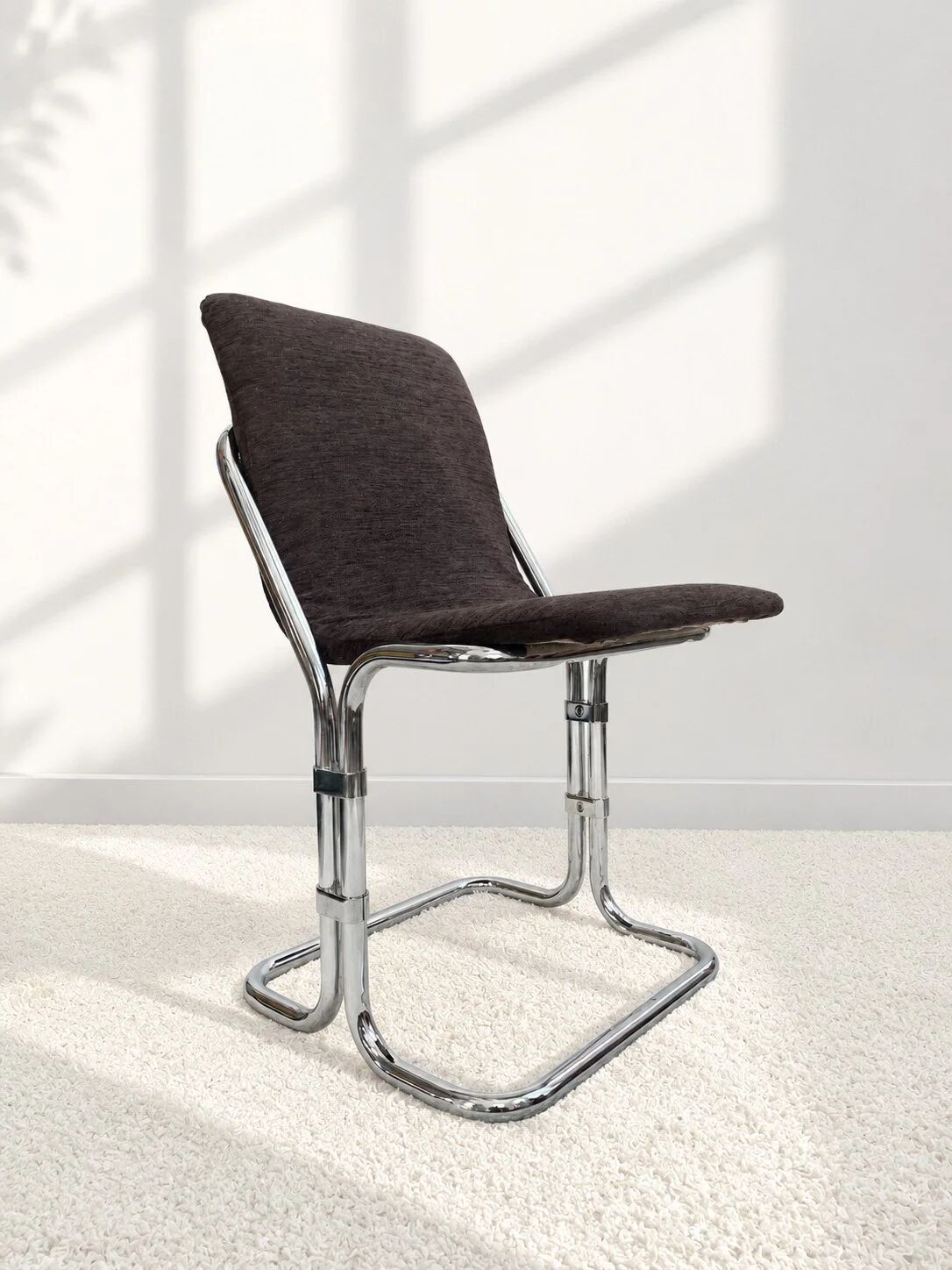 Chaises space age, Italie, années 1970.