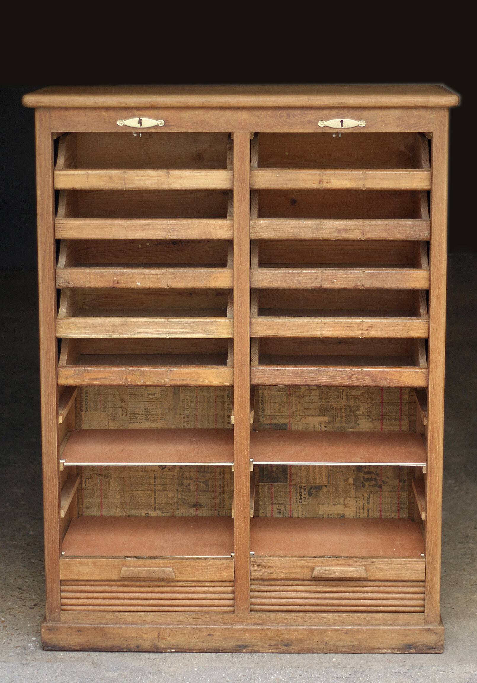 Drawer cabinet with a beautiful patina;