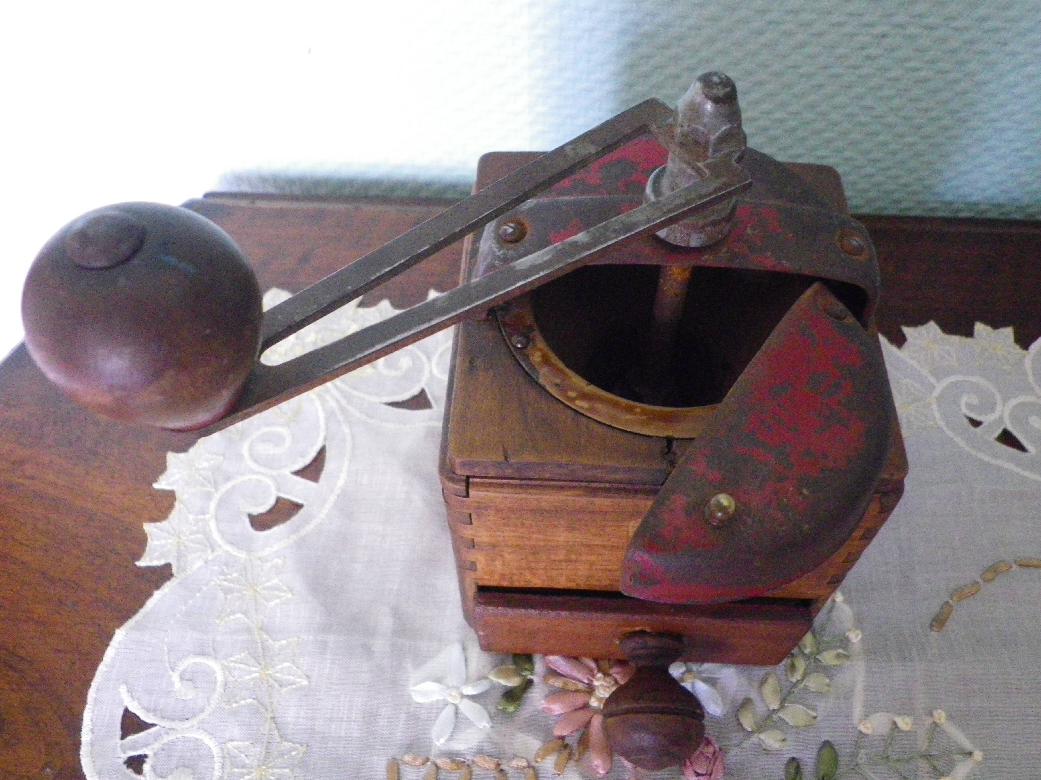 Original coffee grinder, Peugeot Frères