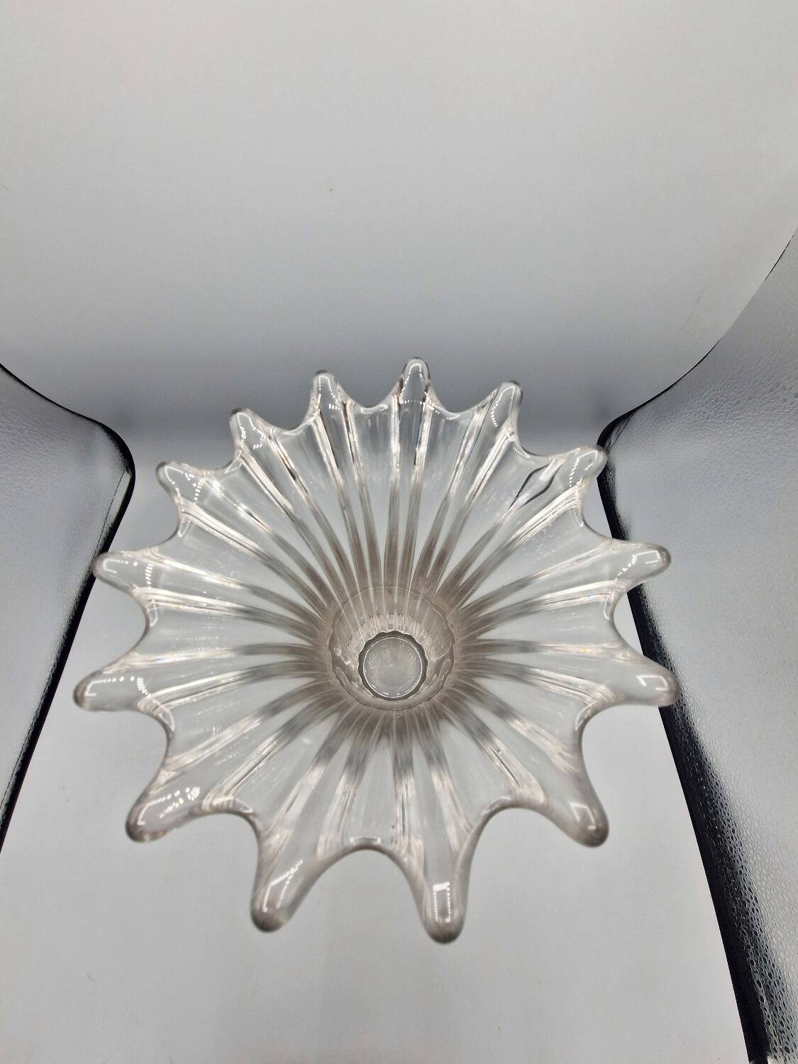 Large vintage clear glass fluted vase with wavy rim 26 cm