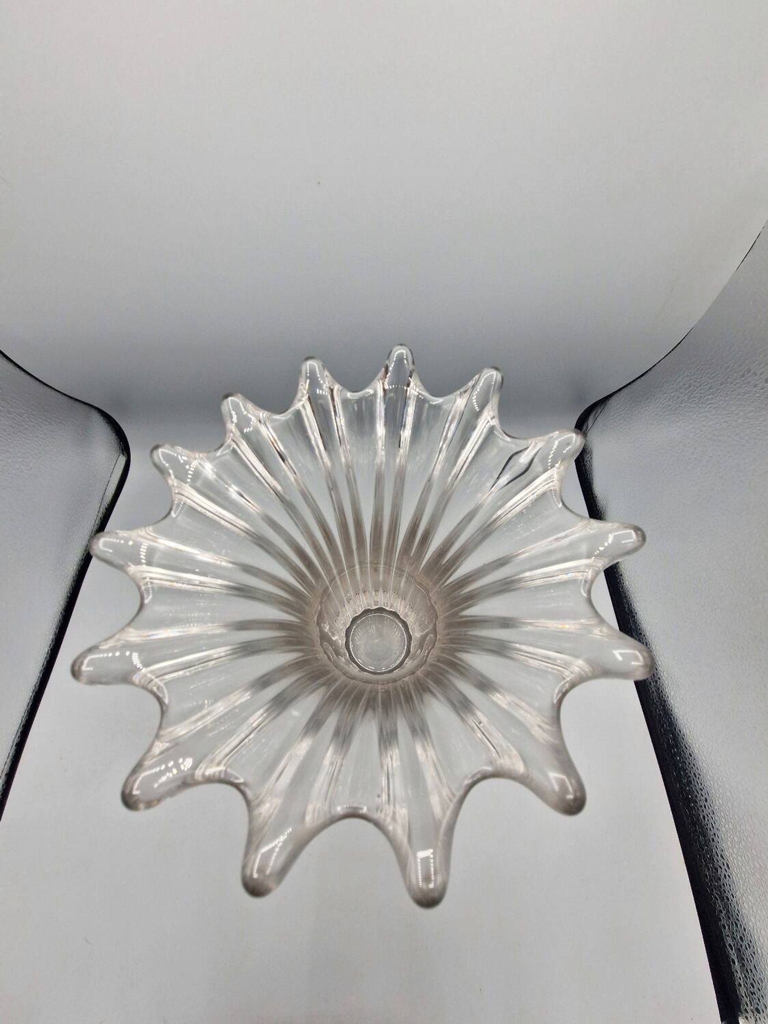Large vintage clear glass fluted vase with wavy rim 26 cm